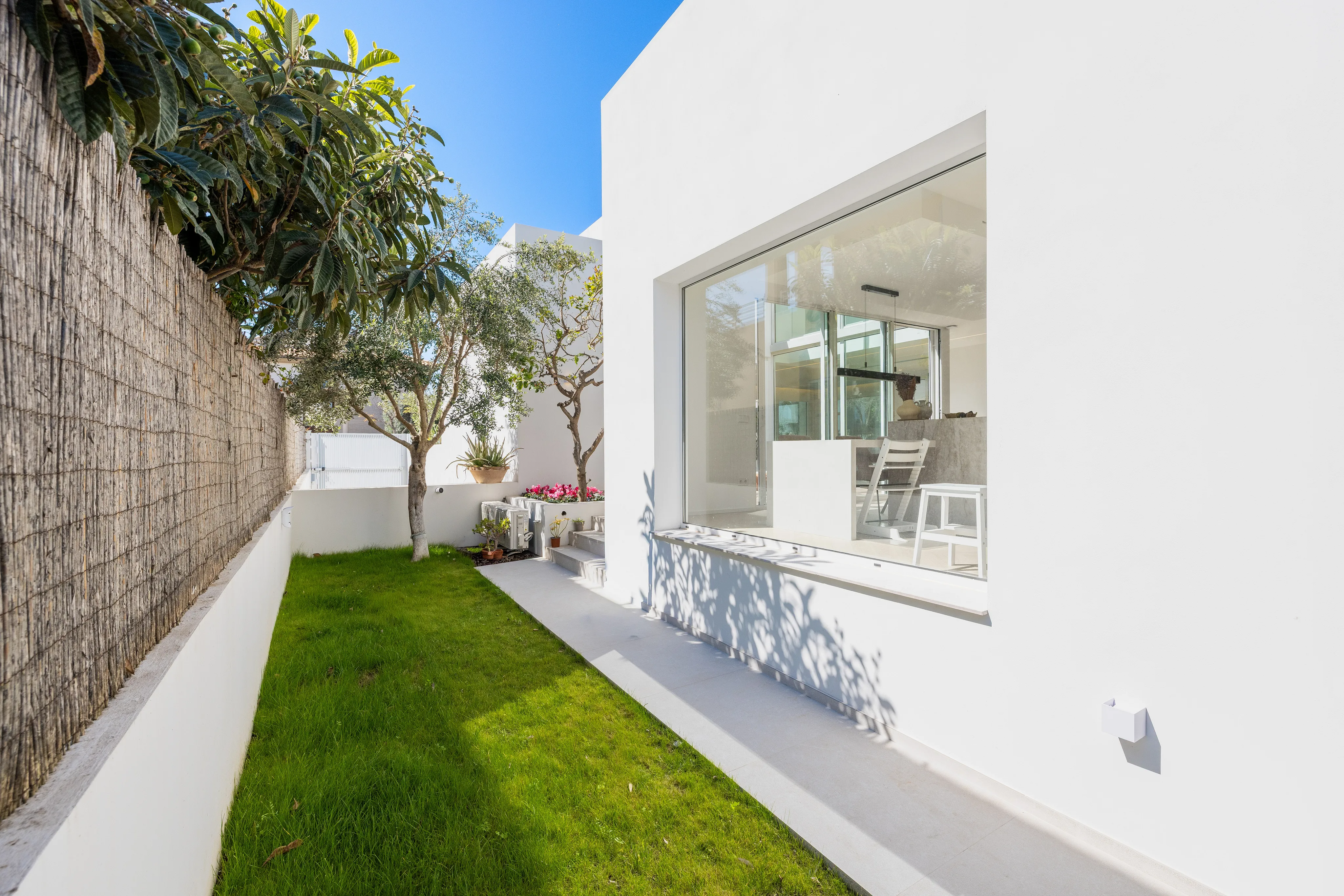 Exklusive, vollständig renovierte Villa im mediterranen Stil mit Pool und großzügigen Wohnbereichen-20