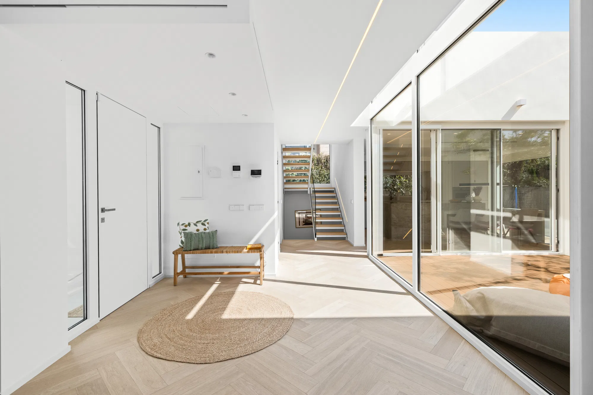 Villa exclusive de style méditerranéen entièrement rénovée avec piscine et grands espaces de vie-11
