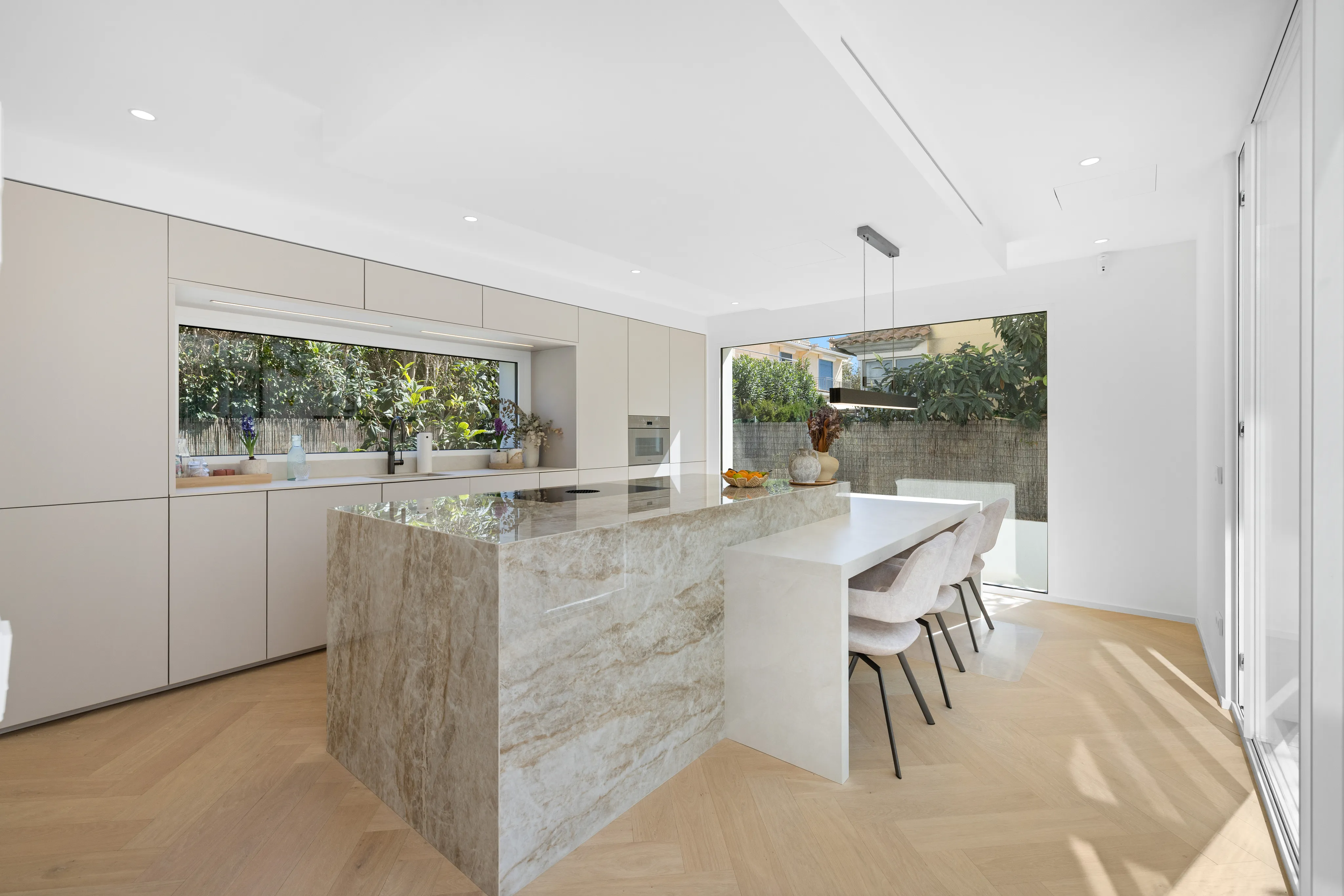 Exklusive, vollständig renovierte Villa im mediterranen Stil mit Pool und großzügigen Wohnbereichen-6