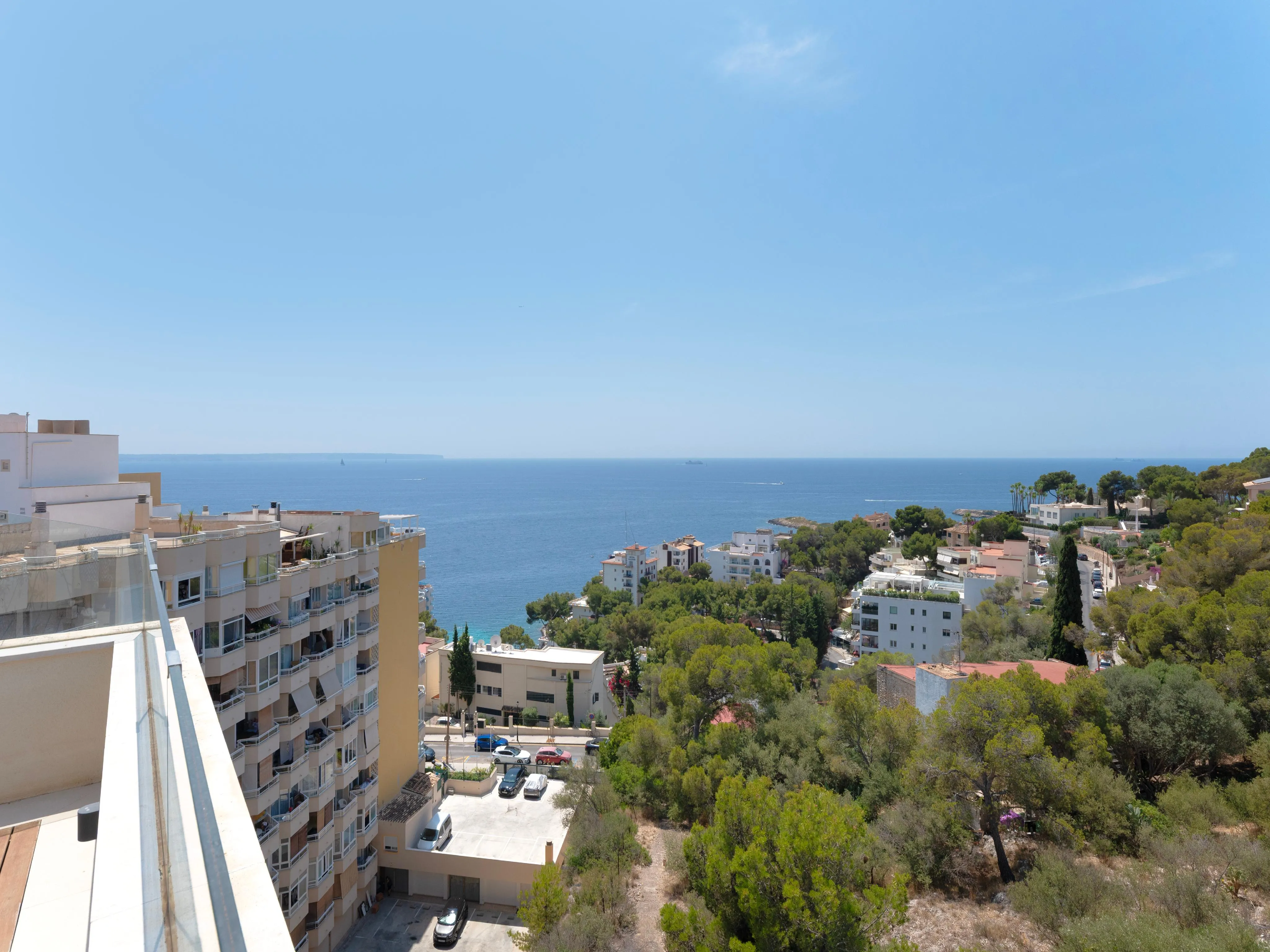 Renovated penthouse with spectacular sea views and perfect orientation-19