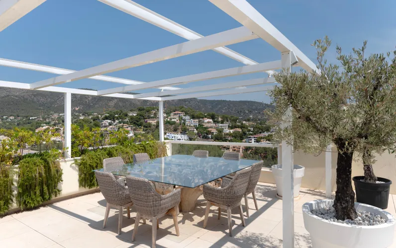 Renoviertes Penthouse mit spektakulärem Meerblick und perfekter Ausrichtung