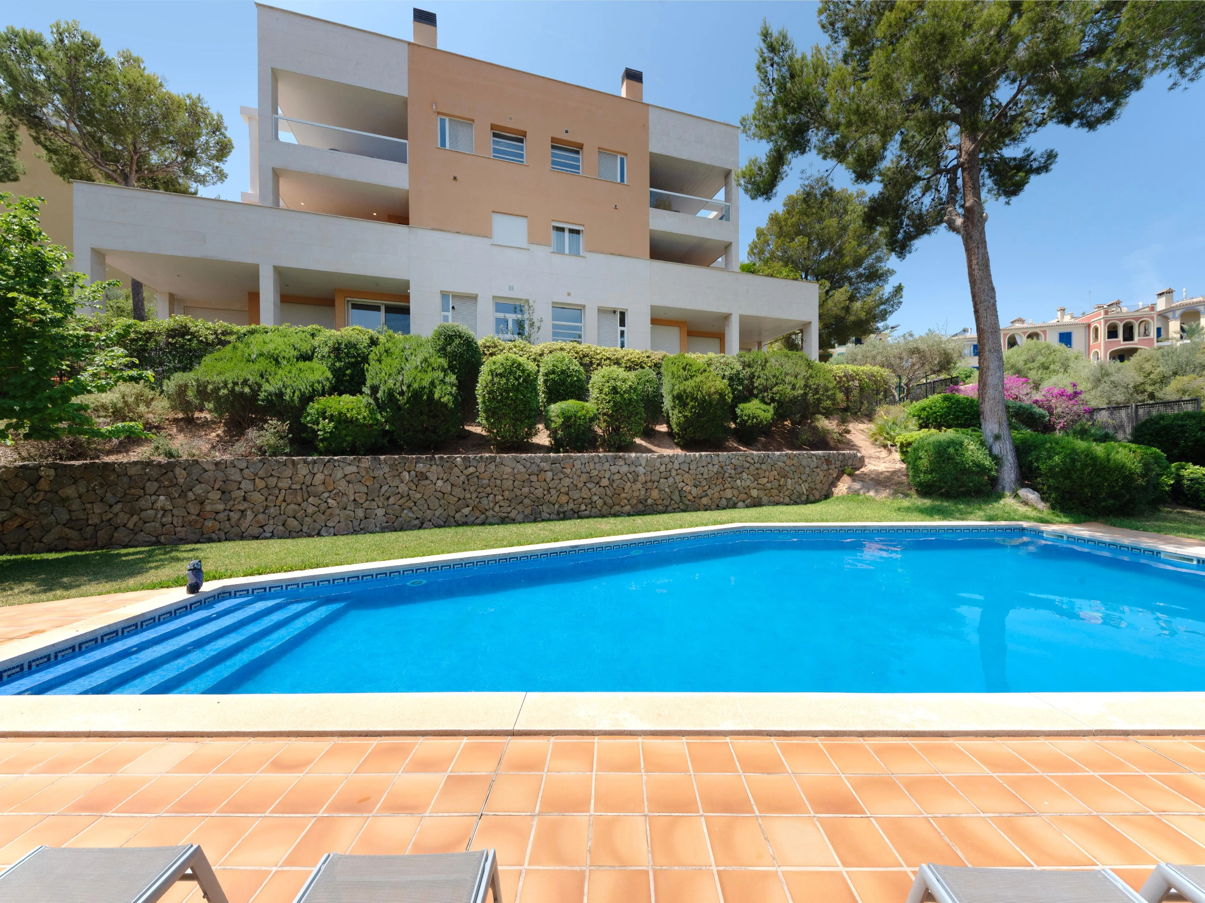 Renovated penthouse with spectacular sea views and perfect orientation-17