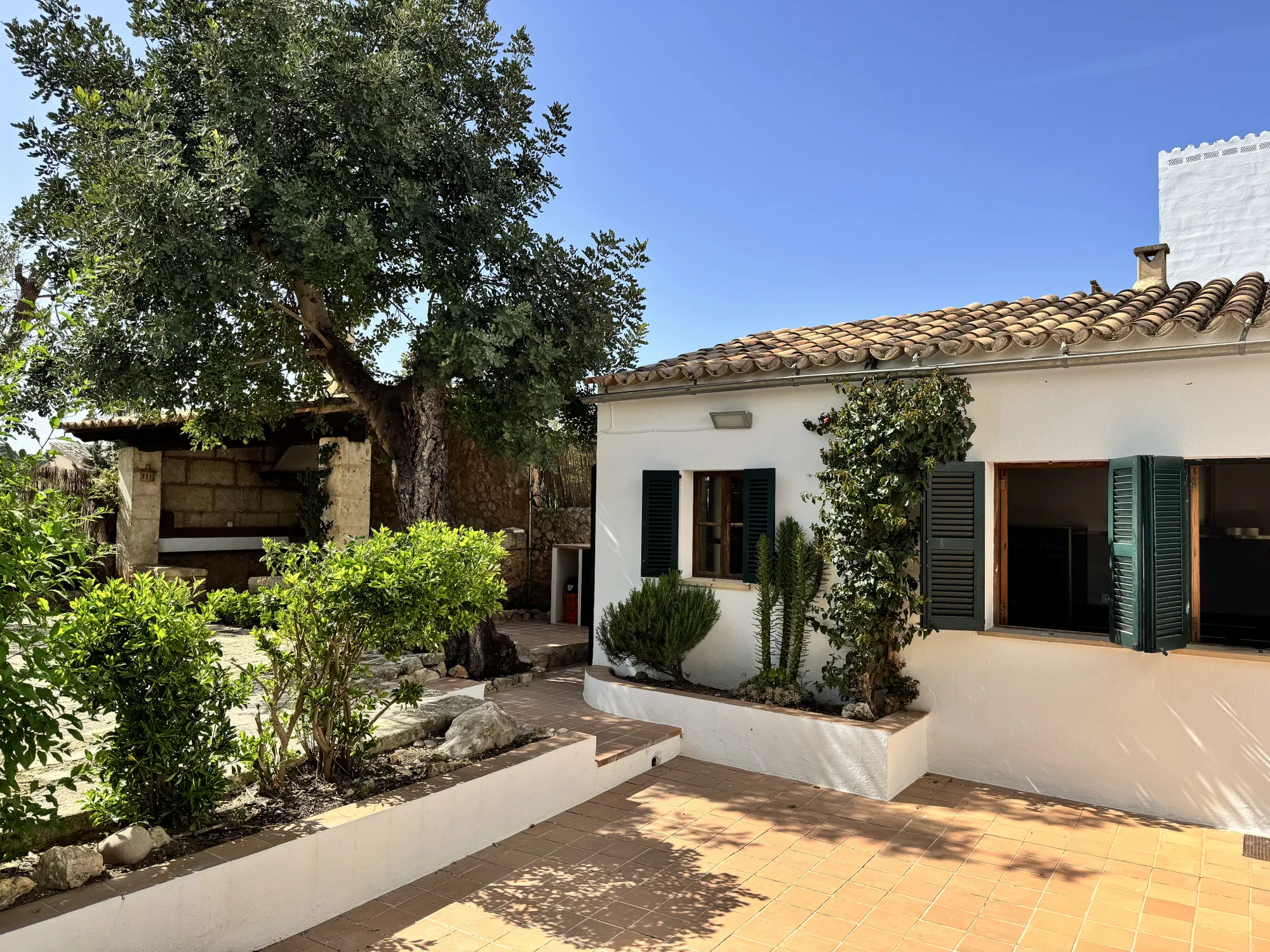 Townhouse in Santa Maria with garage and large south-facing Garden-2