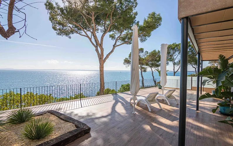 Enestående luksusvilla med direkte adgang til havet