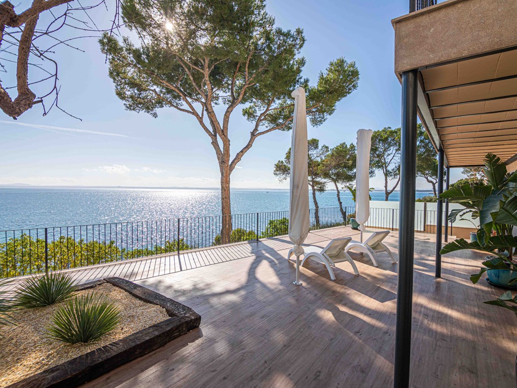 Eccezionale villa di lusso con accesso diretto al mare ad Alcanada