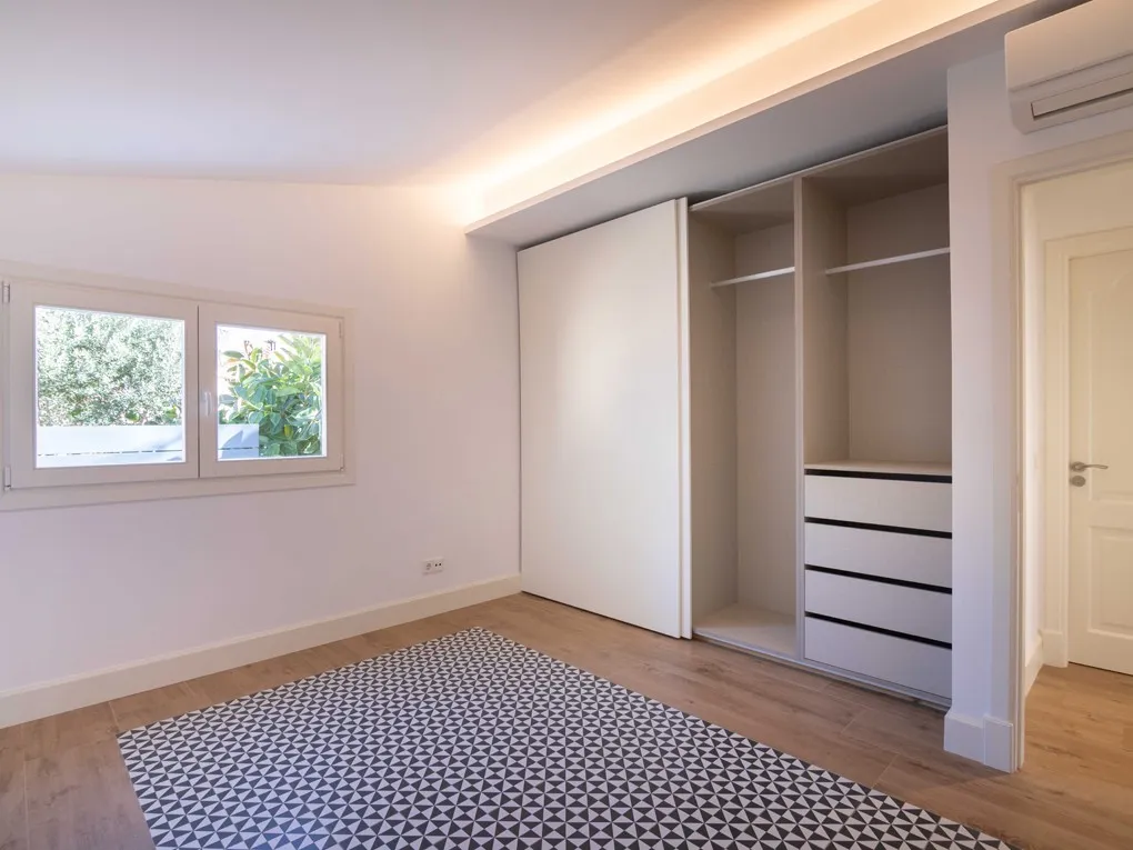 Prachtige luxe villa met directe toegang tot de zee in Alcanada-15