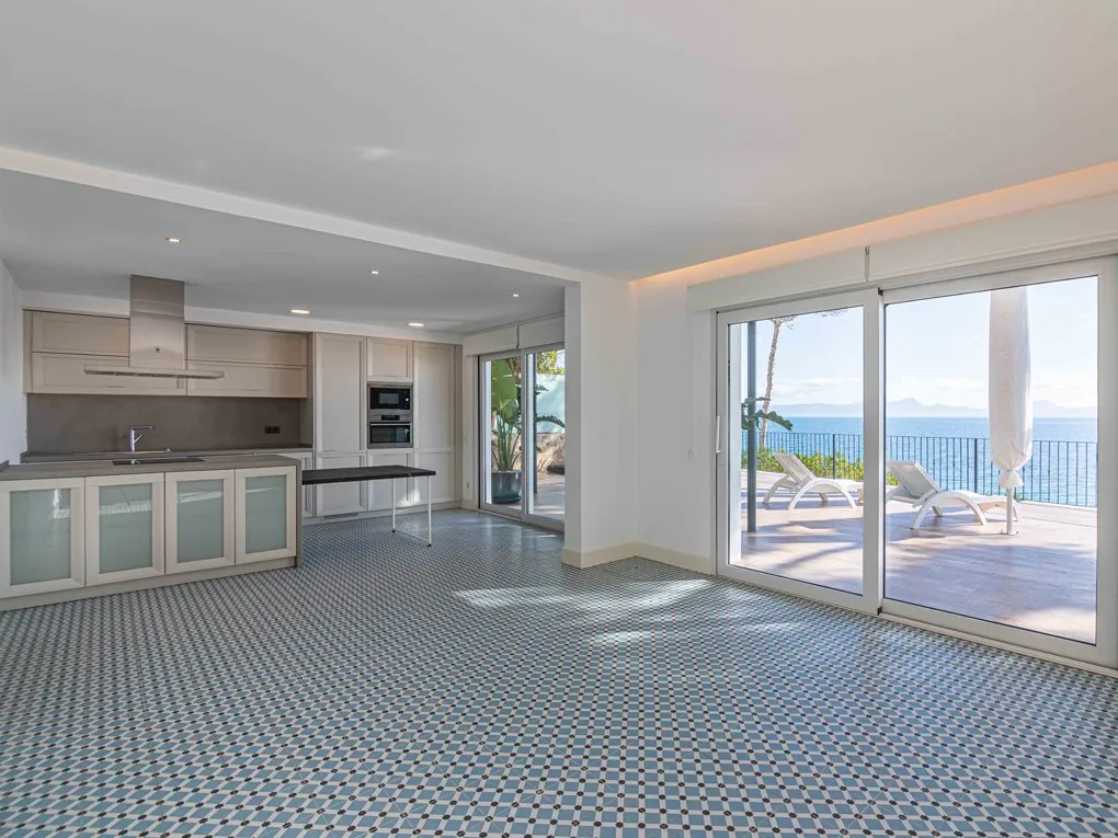 Prachtige luxe villa met directe toegang tot de zee in Alcanada-22