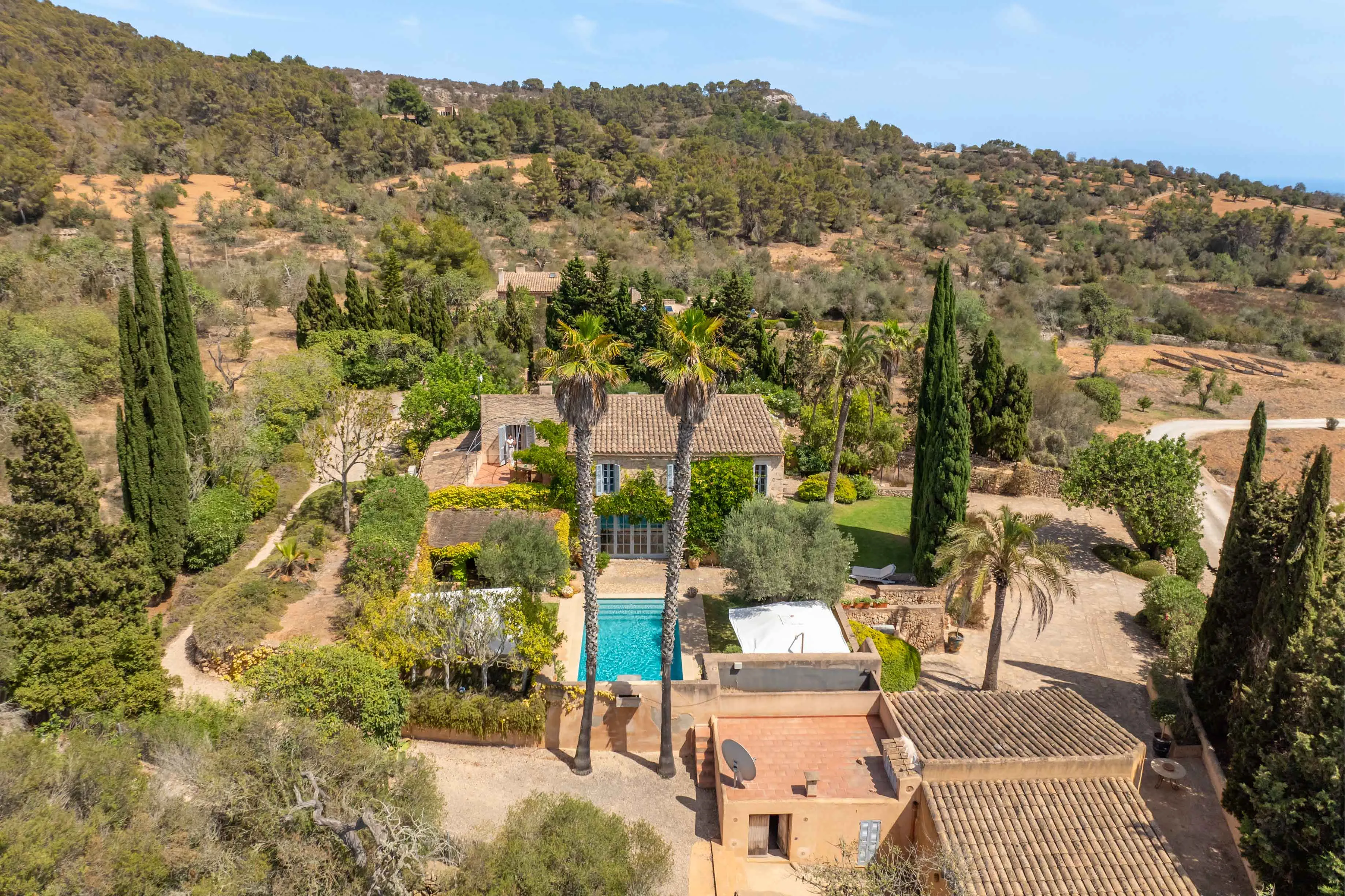 Urocza nieruchomość na wzgórzach Es Carritxó-1