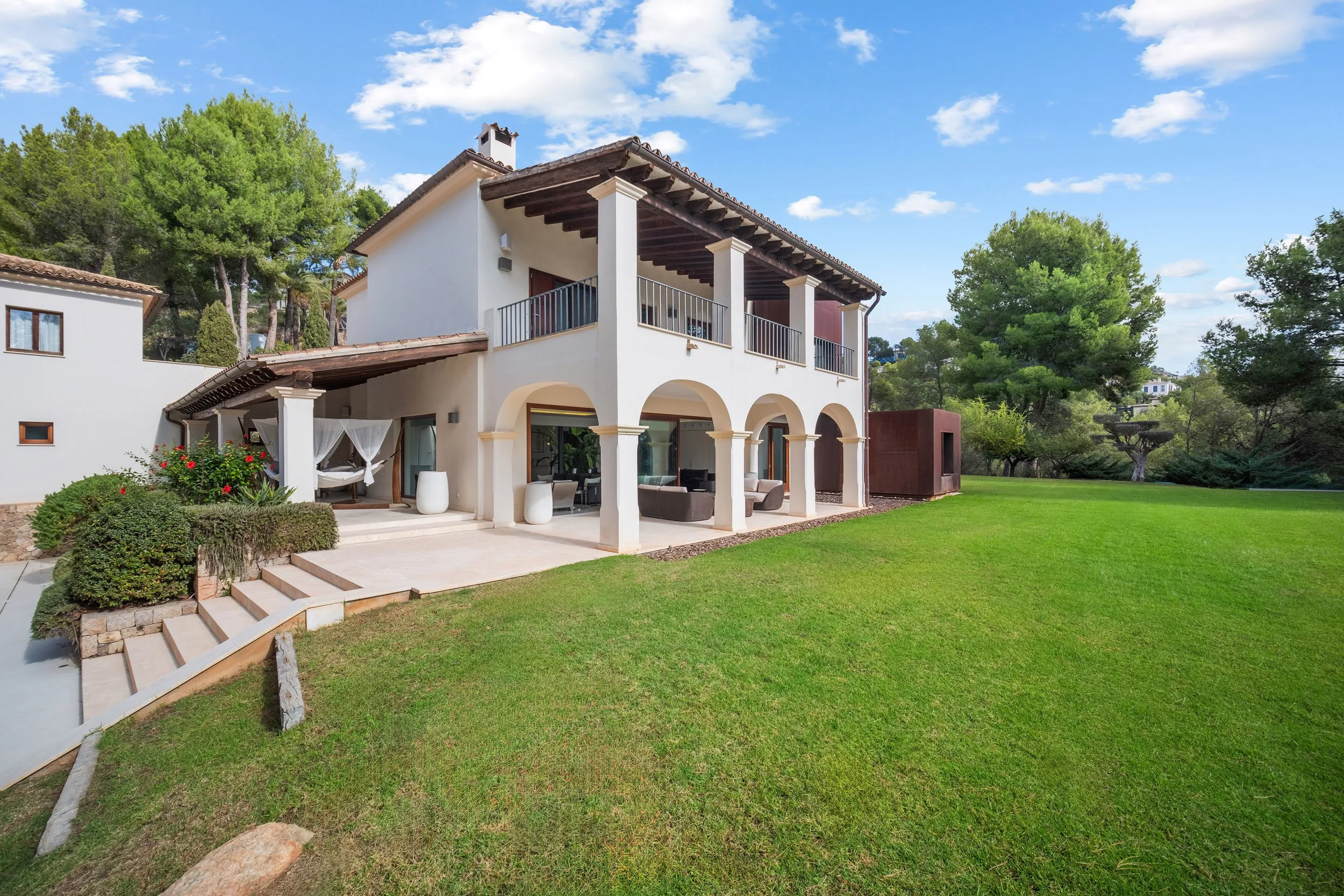 Eklektyczna willa z wyjątkowym spa-3