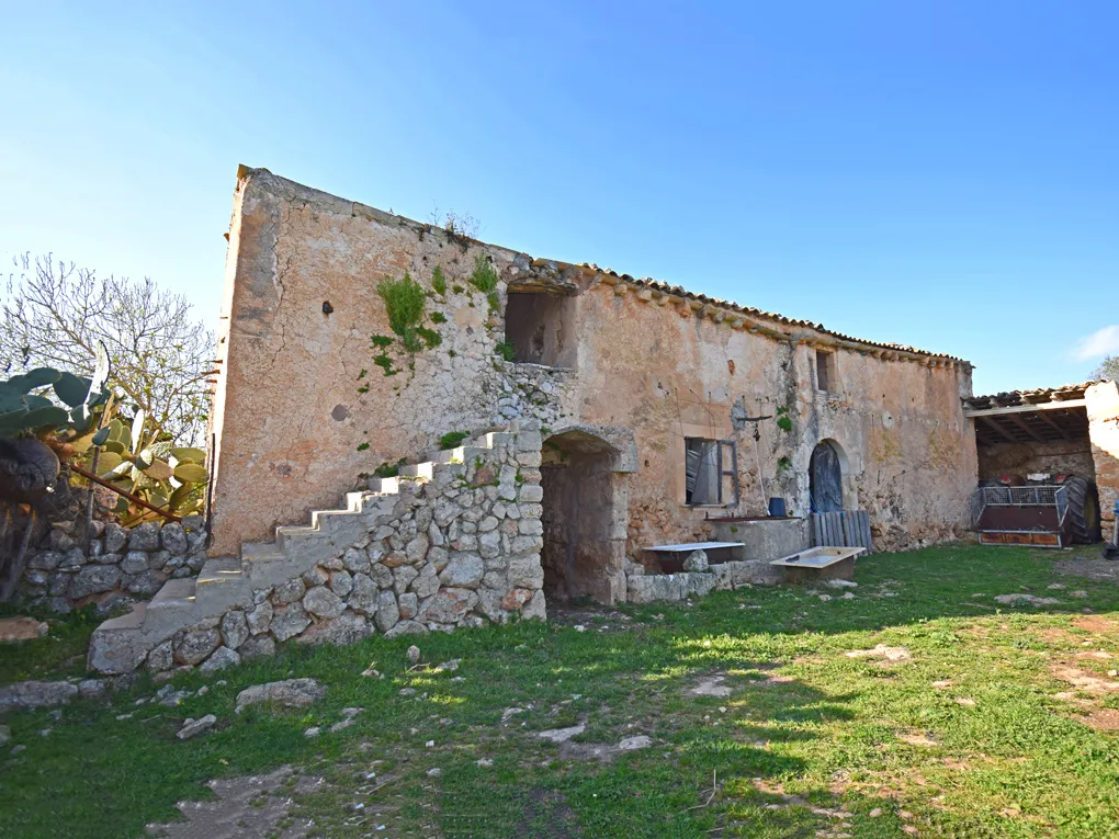 Mallorquin country house to renovate-1