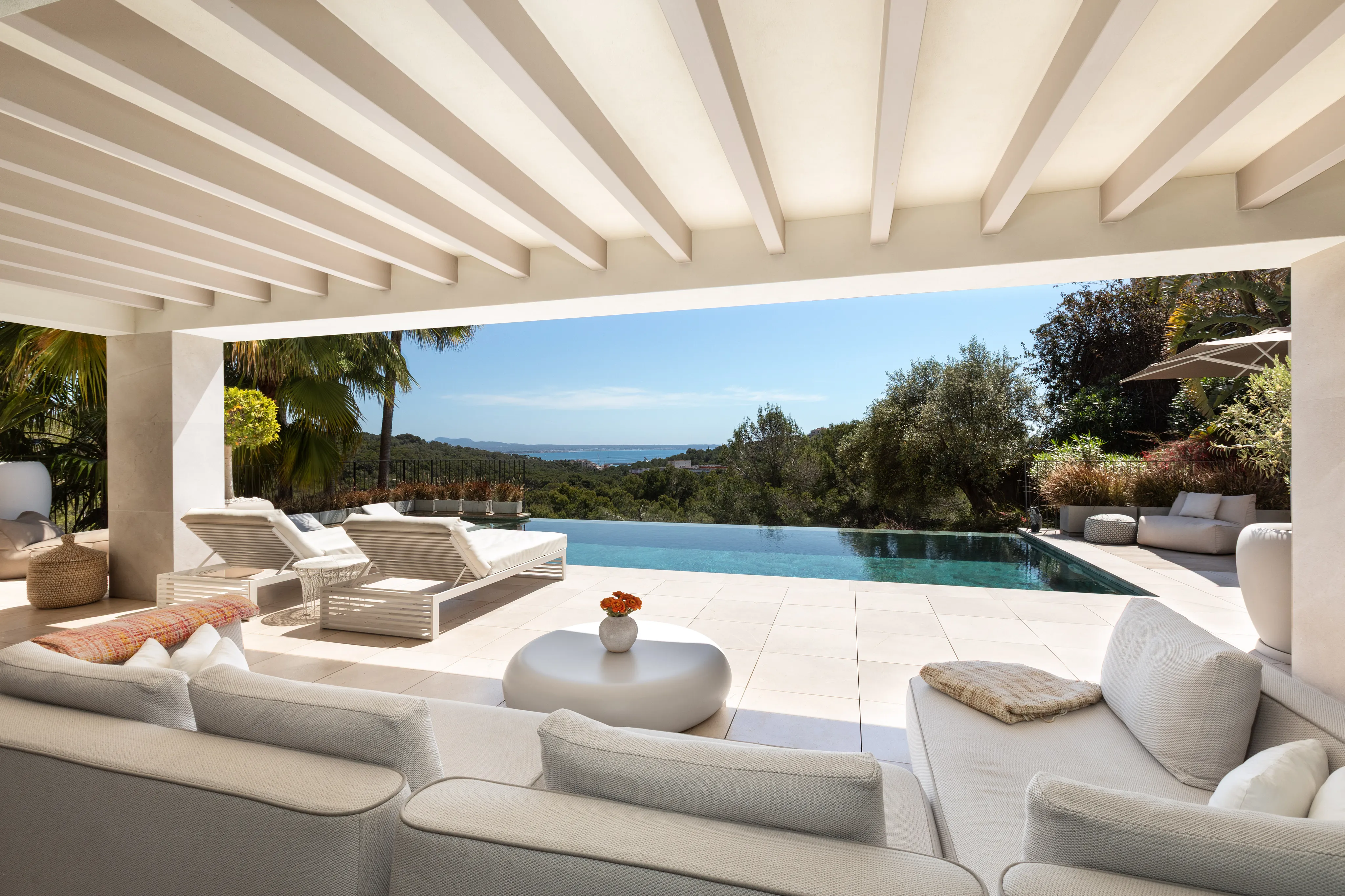 Exclusieve designvilla op een toplocatie met spectaculair zeezicht en uitzicht op het Castell de Bellver-1