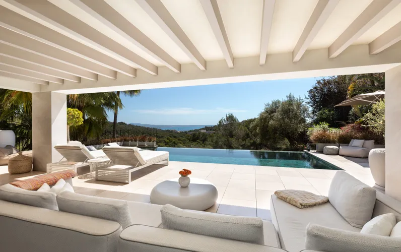 Exclusieve designvilla op een toplocatie met spectaculair zeezicht en uitzicht op het Castell de Bellver