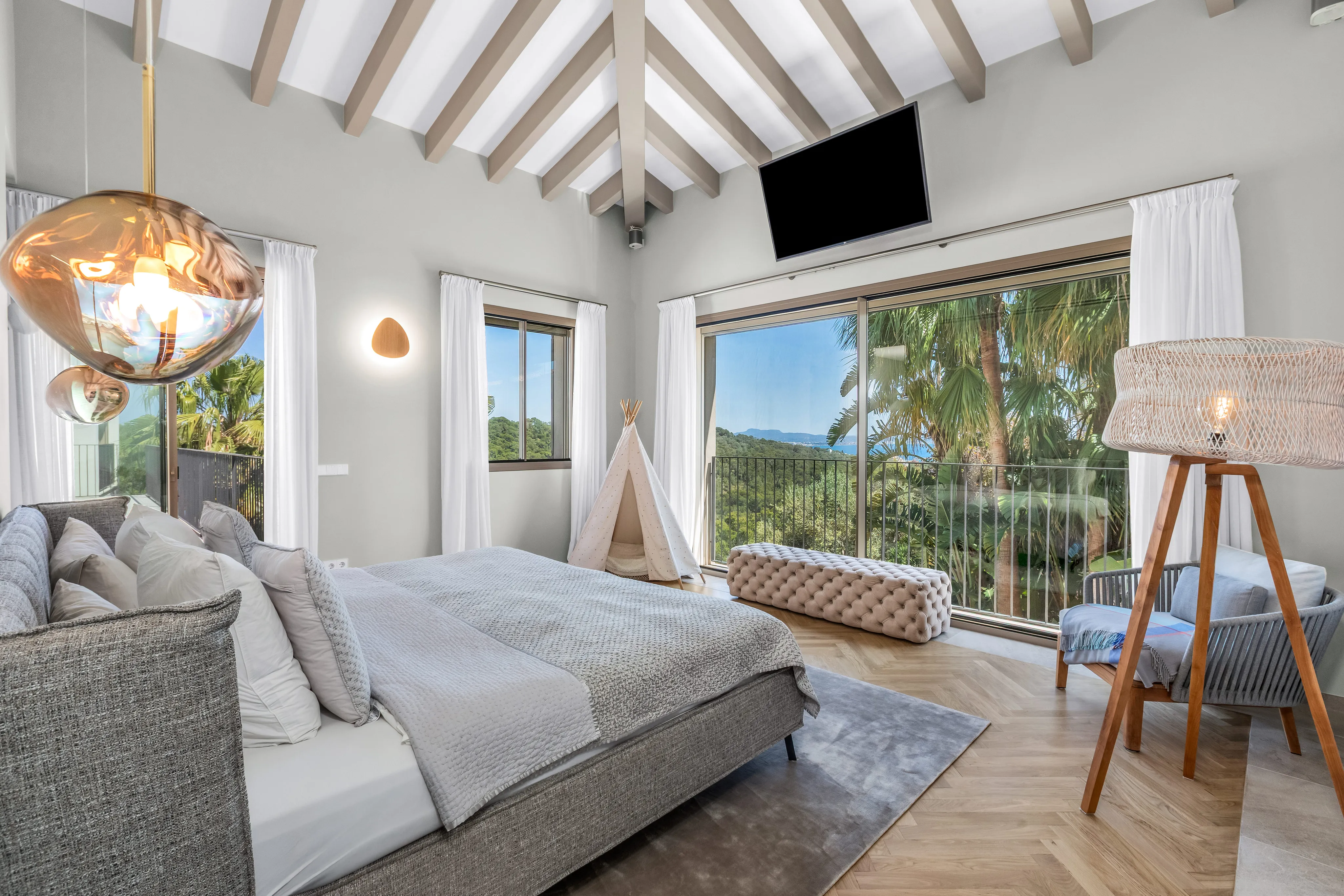 Exclusieve designvilla op een toplocatie met spectaculair zeezicht en uitzicht op het Castell de Bellver-12