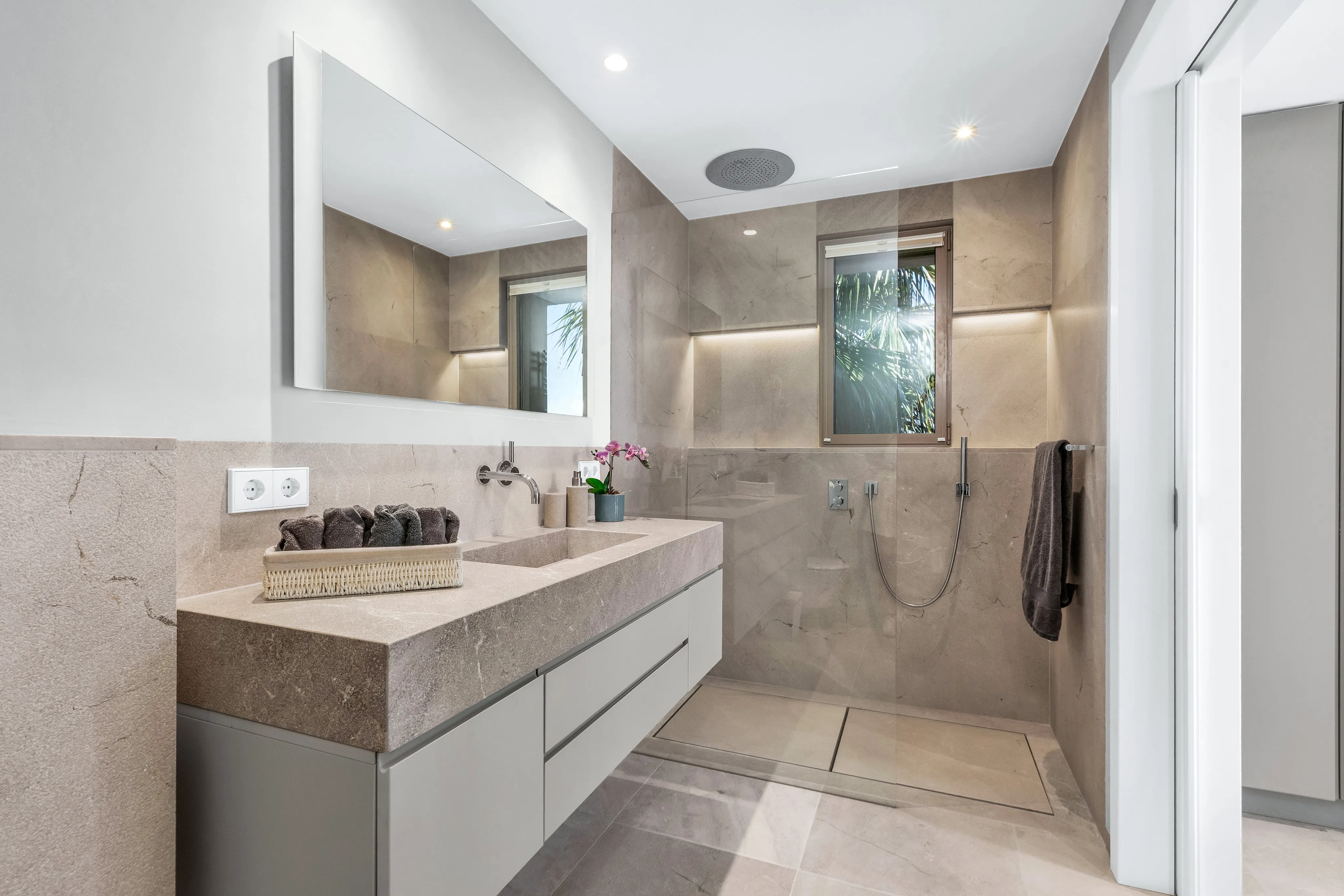 Exclusieve designvilla op een toplocatie met spectaculair zeezicht en uitzicht op het Castell de Bellver-15