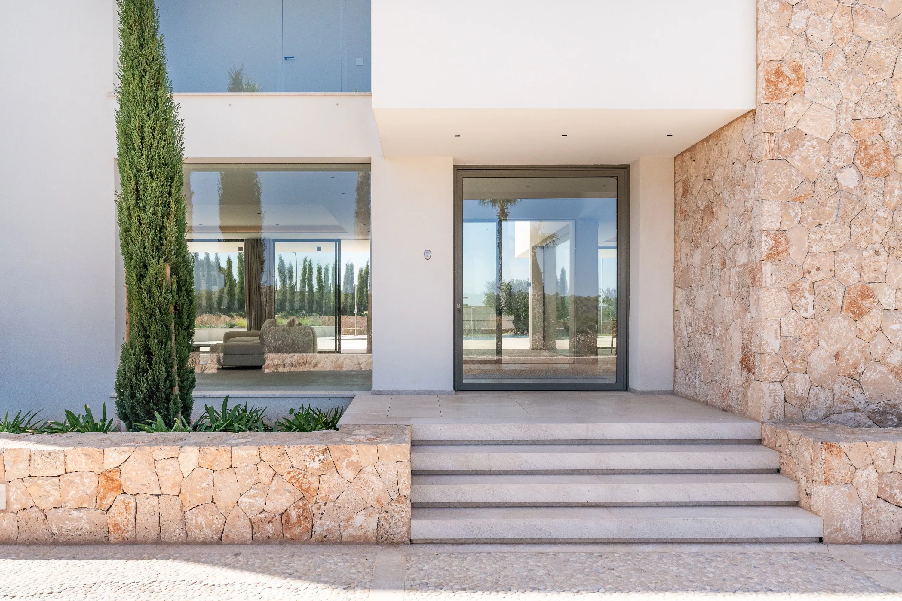 Exceptional design concept in very good location-23