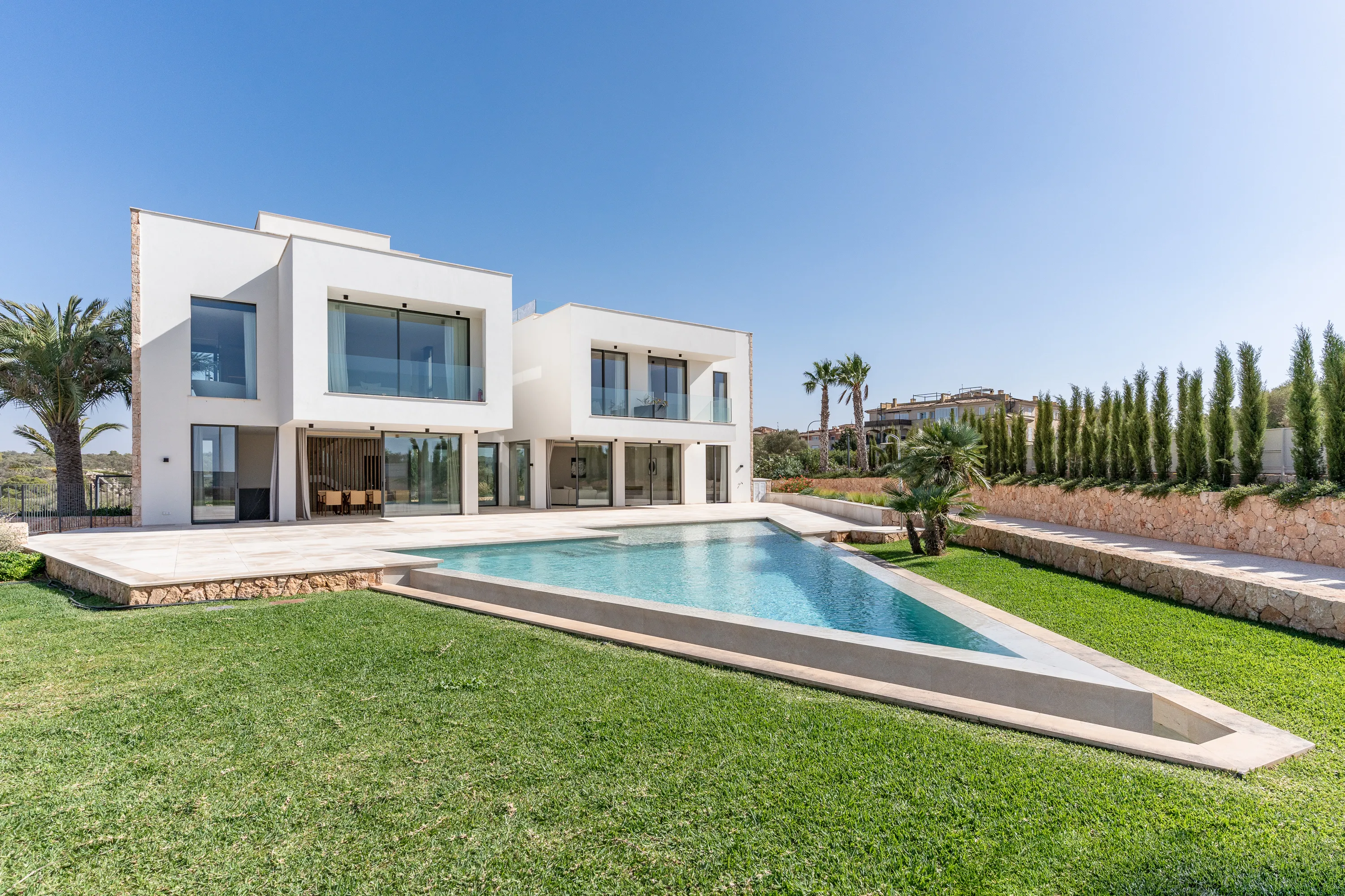 Exceptional design concept in very good location-1