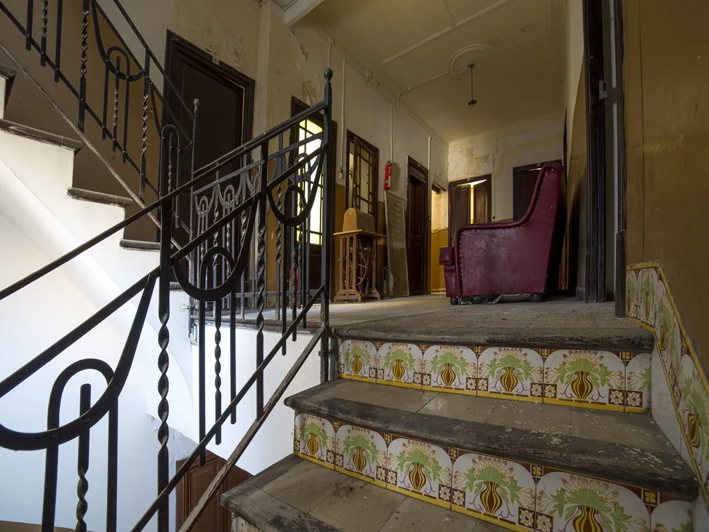 Historisch gebouw in het hart van de oude stad wordt gerenoveerd-5