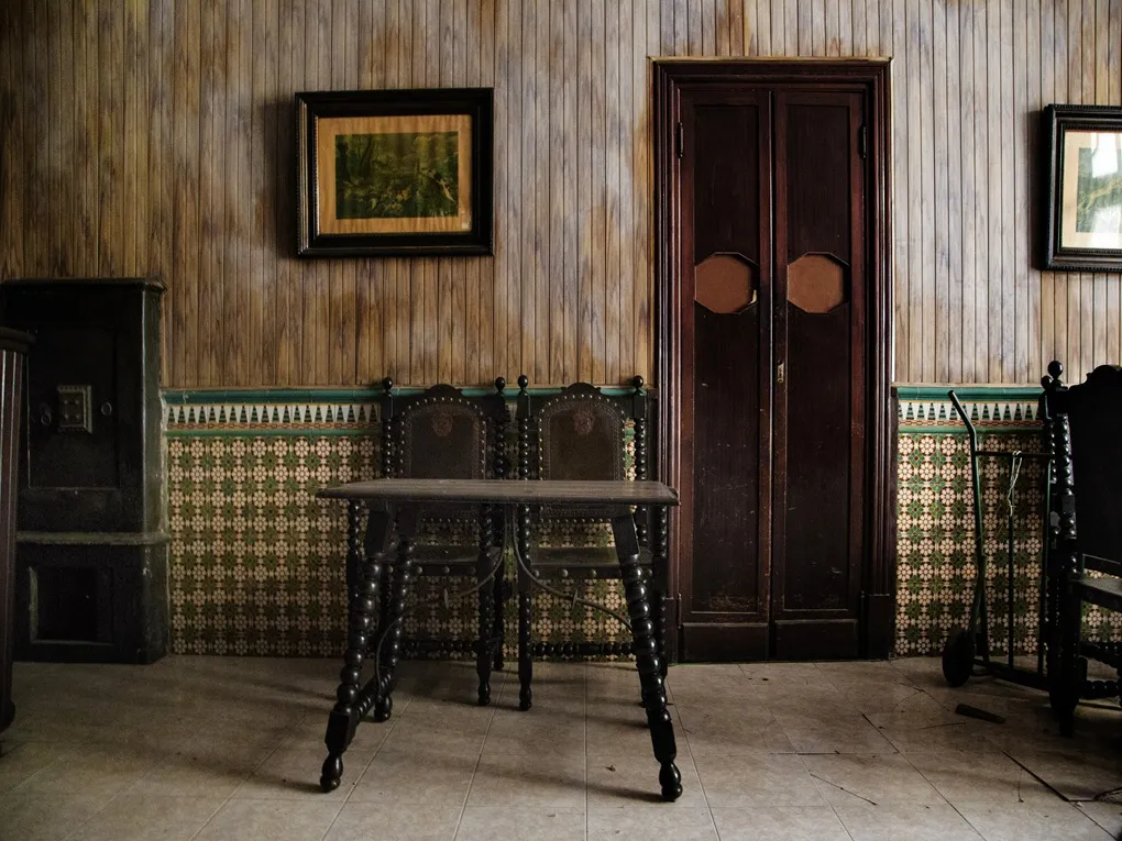 Zabytkowy budynek w sercu starego miasta do renowacji-4