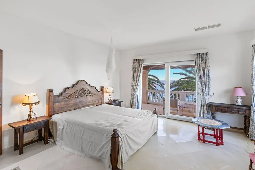 Majestic coastal retreat with direct sea access-4