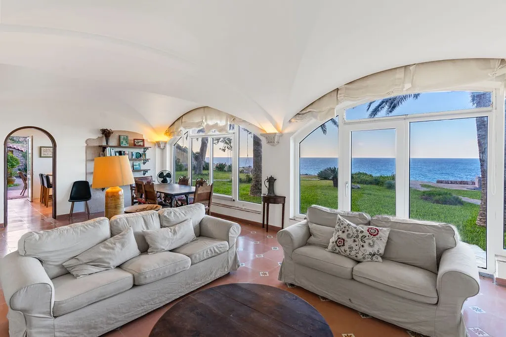 Majestic coastal retreat with direct sea access-3