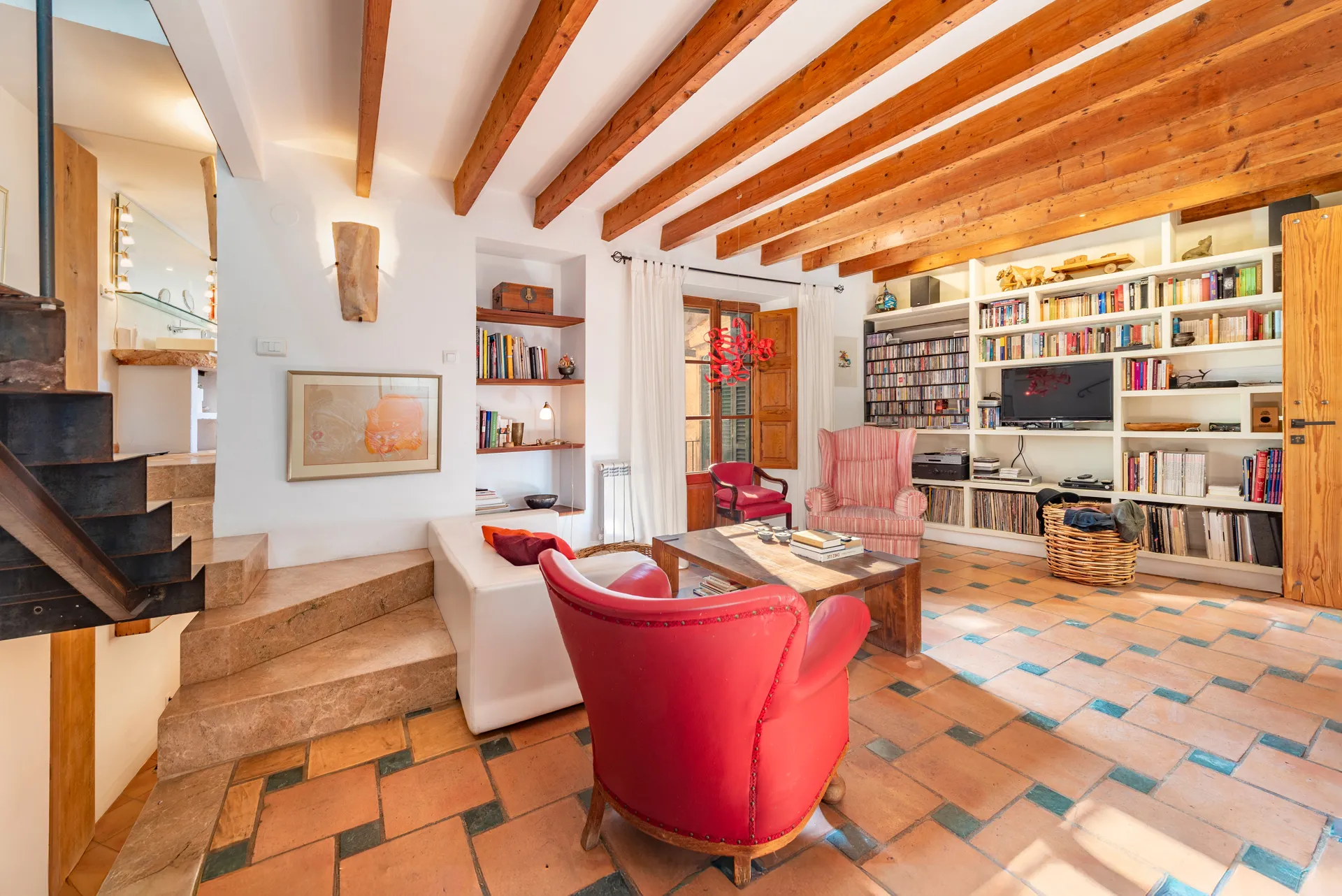 Una casa de poble atemporal a Fornalutx — Vistes a la muntanya, llum solar i encant autèntic-17