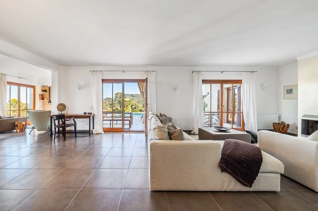 Finca moderna con vistas panorámicas-5