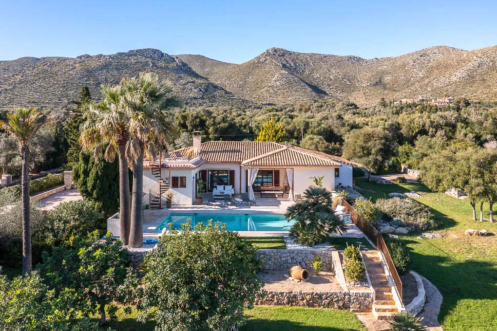 Modern landhuis met panoramisch uitzicht in Capdepera-1