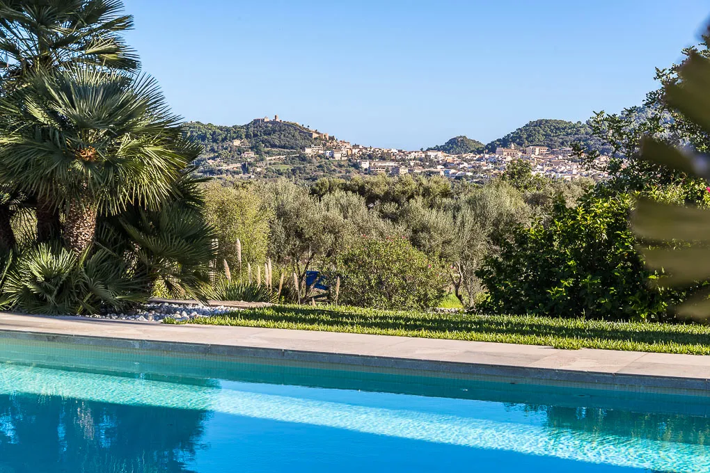 Finca moderna con vistas panorámicas-11