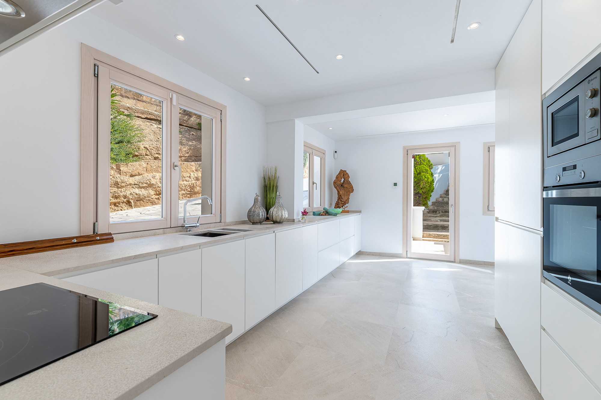 Tastefully renovated villa in Son Vida-10