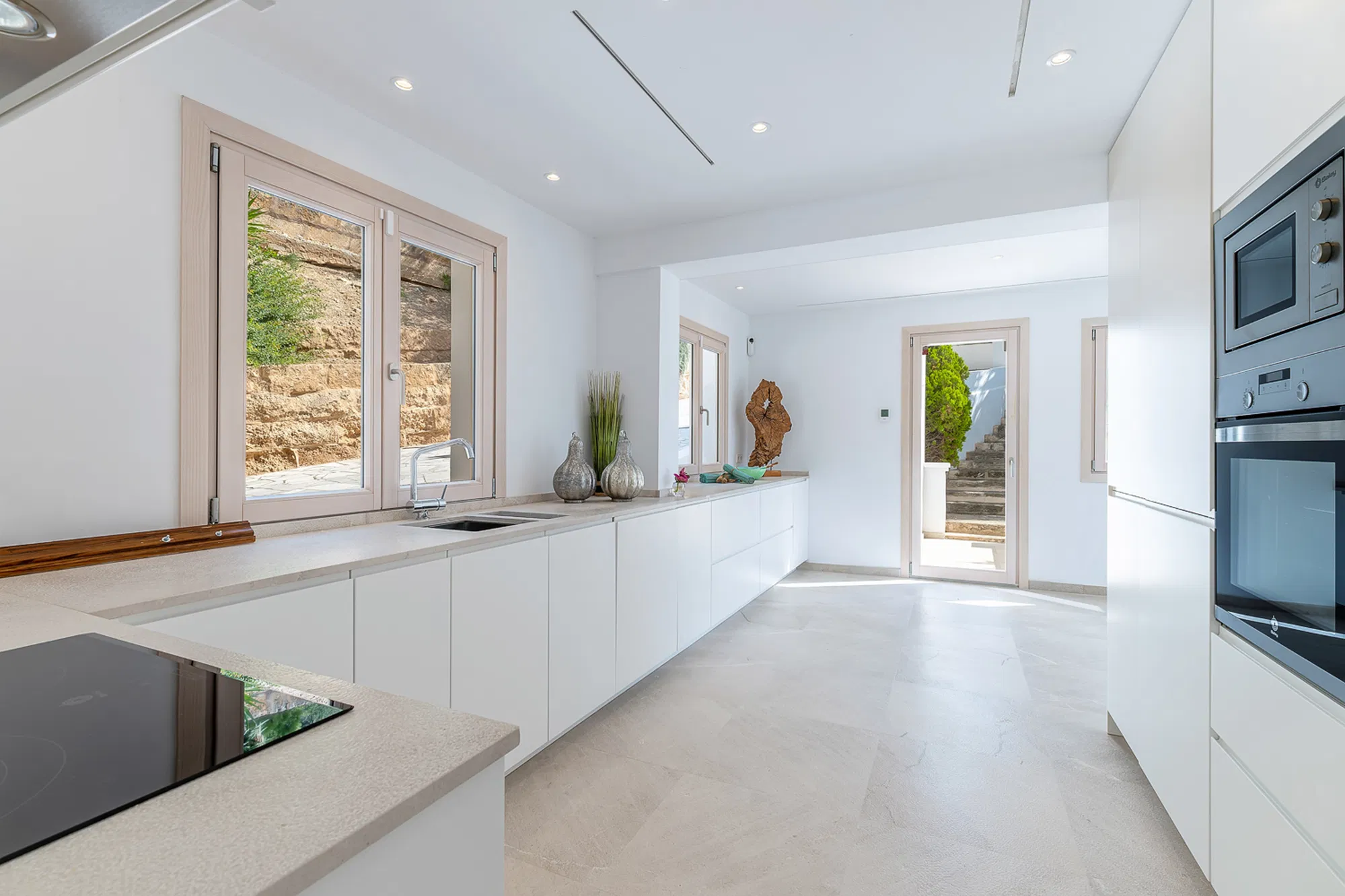 Tastefully renovated villa in Son Vida-10