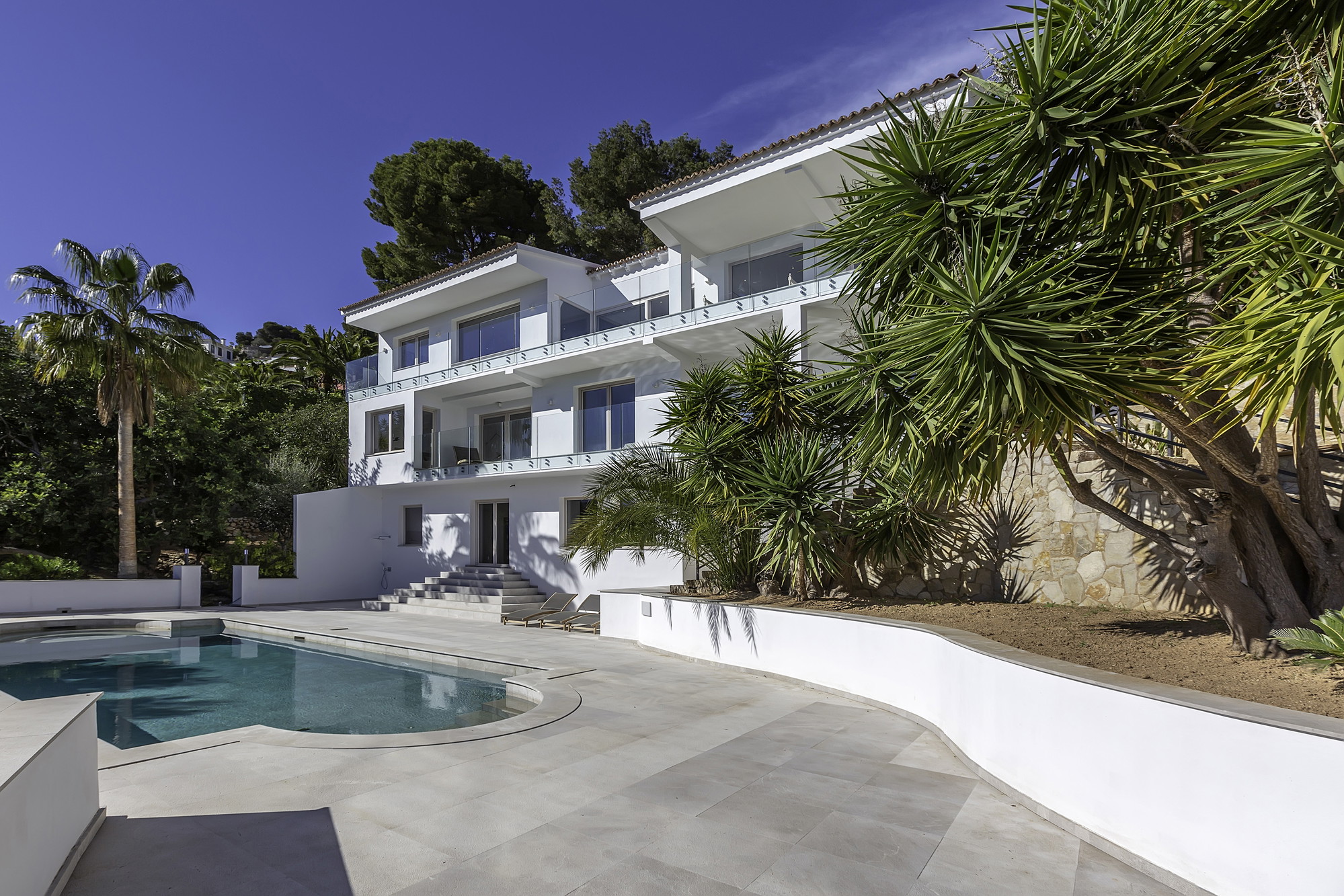 Tastefully renovated villa in Son Vida-2