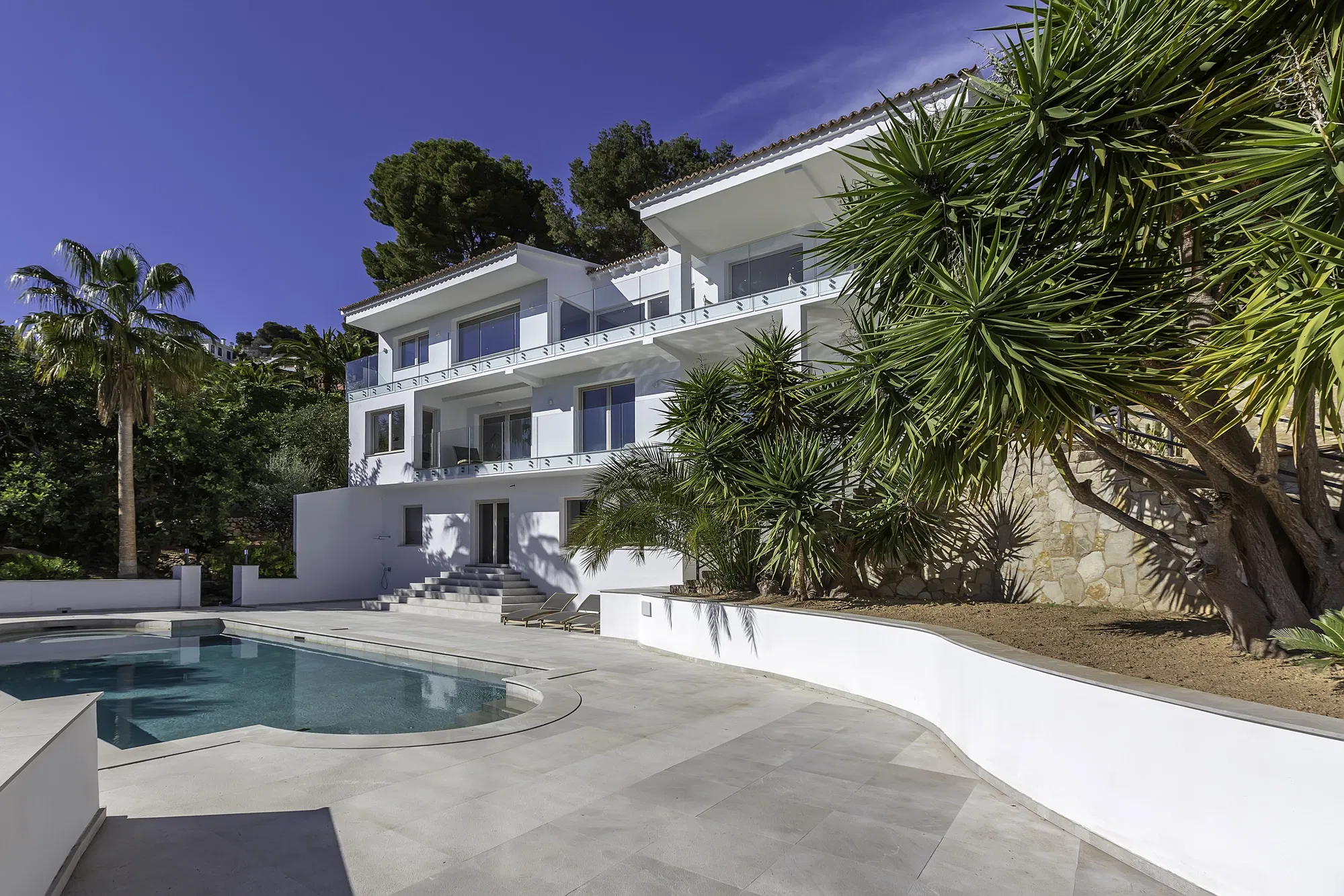 Tastefully renovated villa in Son Vida-2
