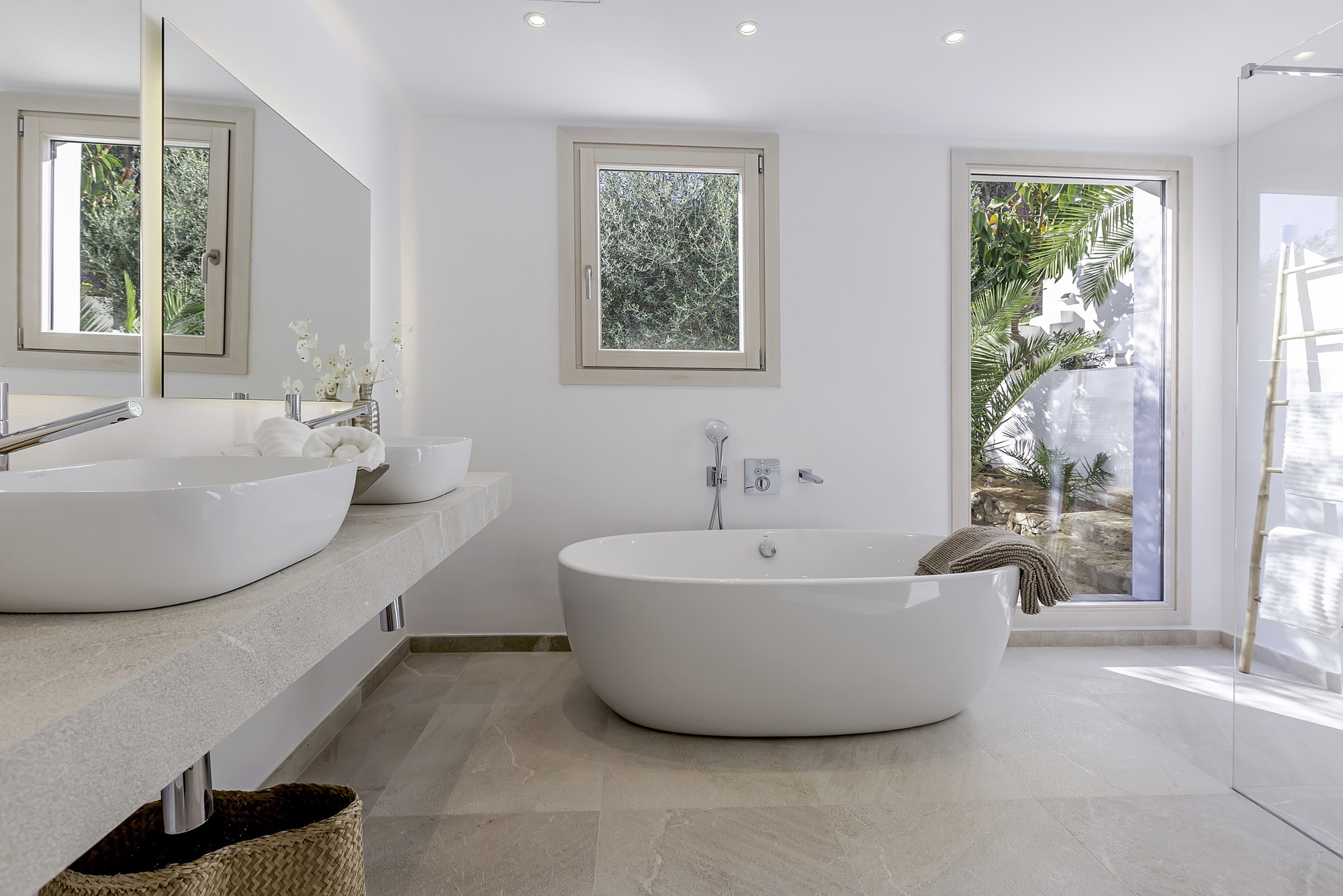 Tastefully renovated villa in Son Vida-12