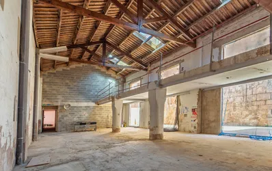 Loft commerciale versatile dal fascino unico