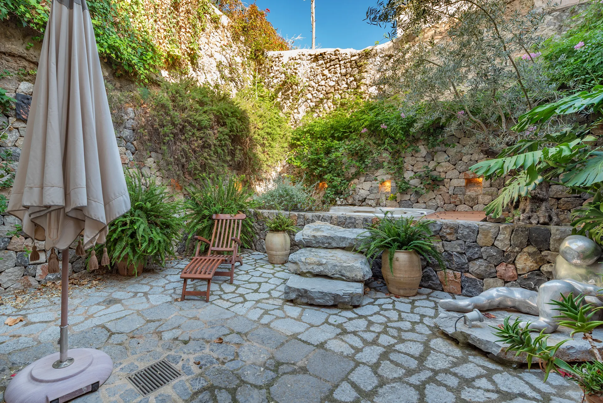 Casa Mestre, kun et hjerteslag fra livet i Deià, med investeringsappel-2