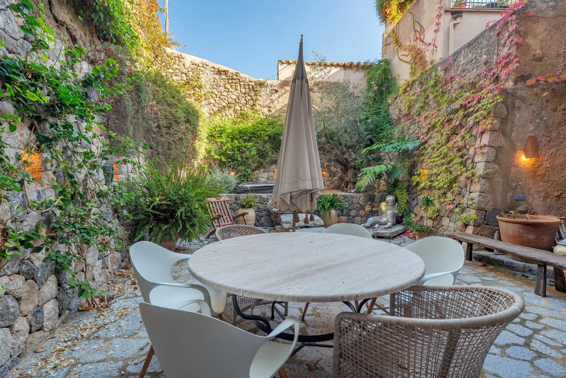 Casa Mestre, a un paso de la vida en Deià, con atractivo para inversionistas-6