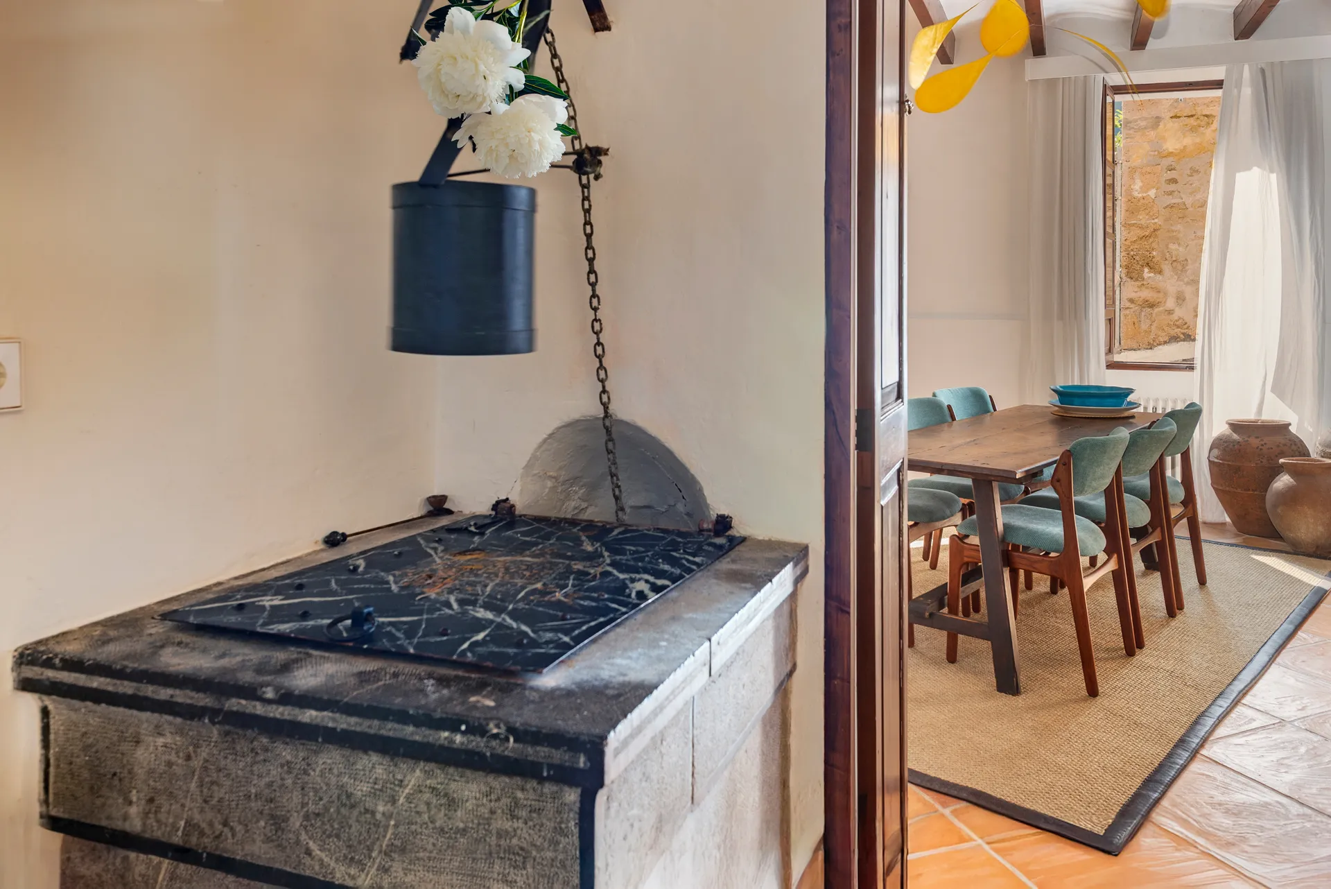 Casa Mestre, kun et hjerteslag fra livet i Deià, med investeringsappel-11