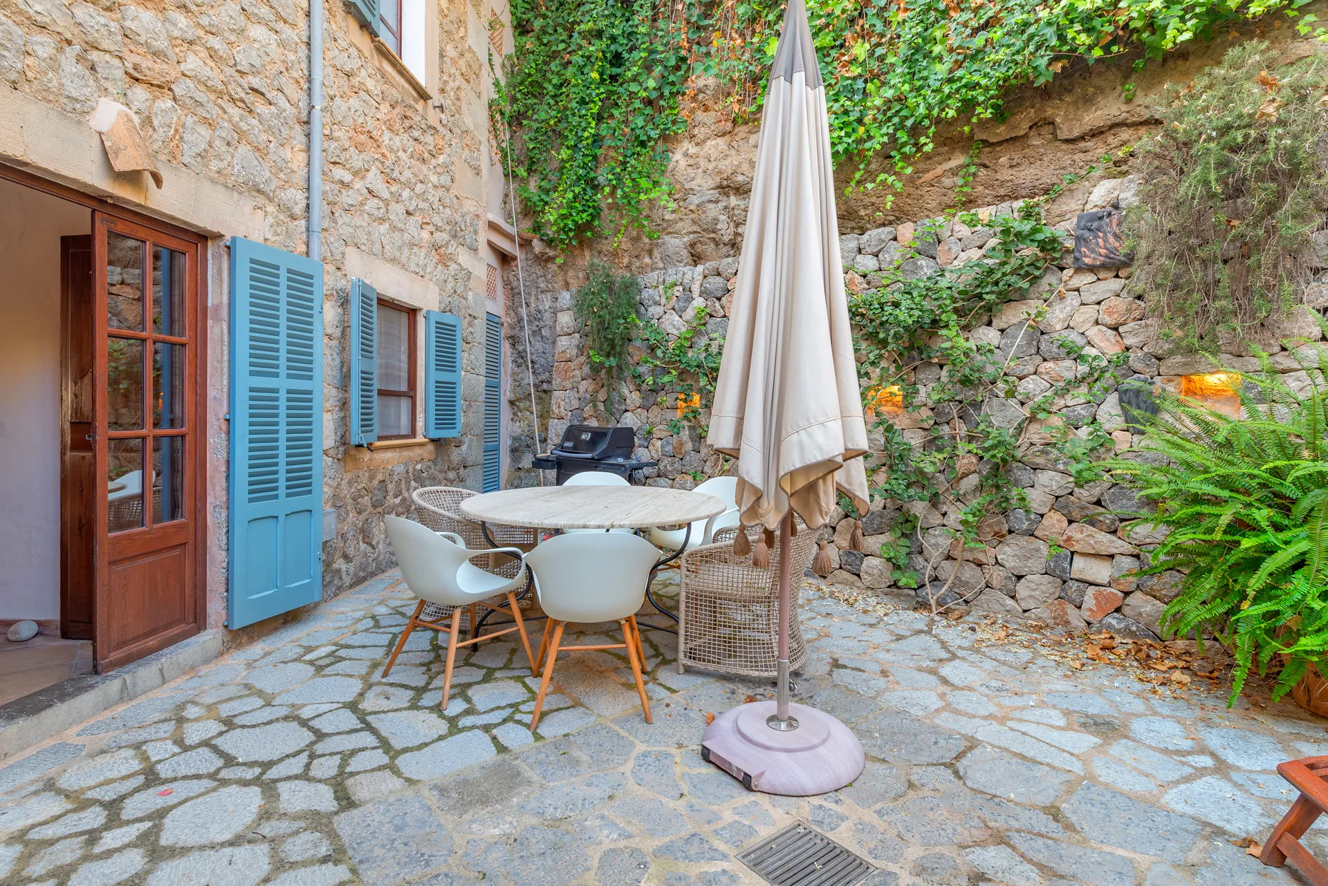 Casa Mestre, a un paso de la vida en Deià, con atractivo para inversionistas-4