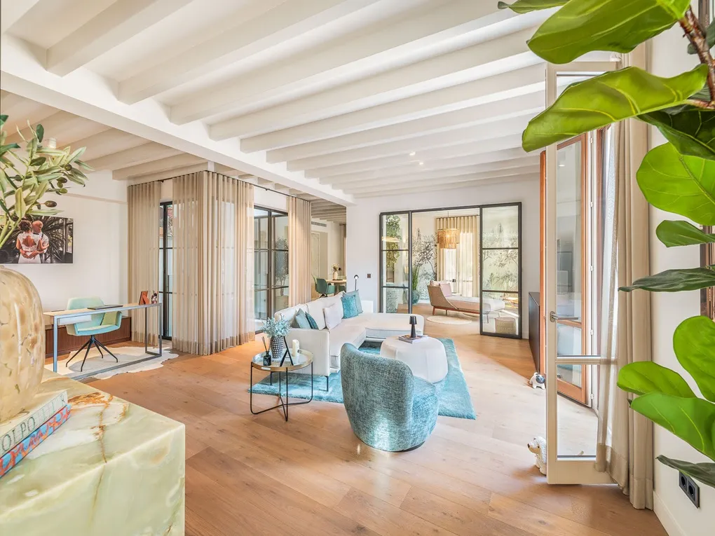 Hochwertige Wohnung mit stilvollem Flair, Lift und Parkplatz-1