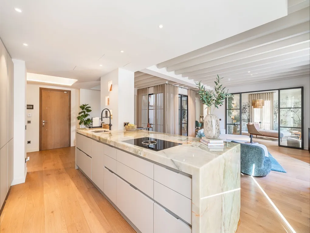 High-quality apartment with stylish flair, elevator and parking-4