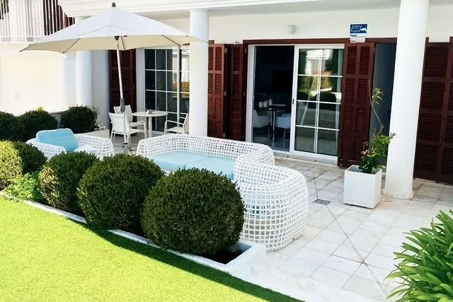 Ultra-moderne luxe flat op de begane grond met directe toegang tot het zwembad-2