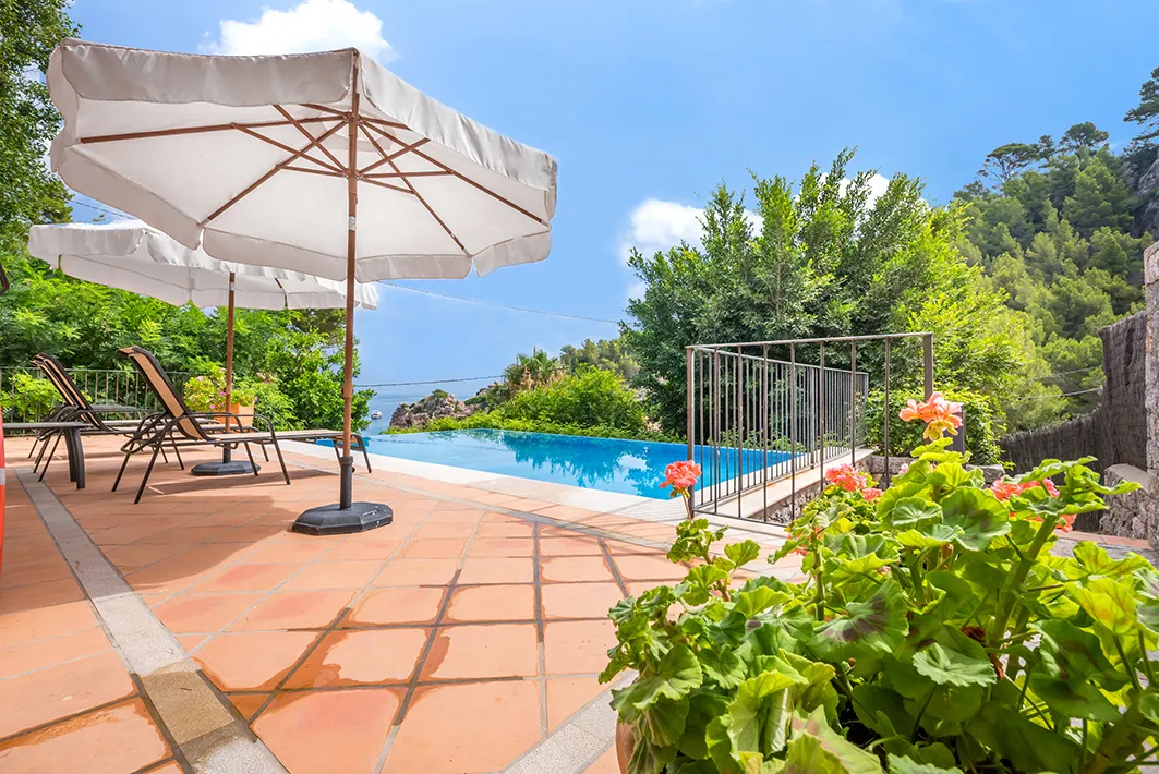 Charming Villa with sea views and rental license-3