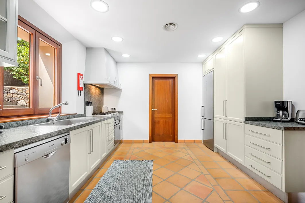 Charming Villa with sea views and rental license-7