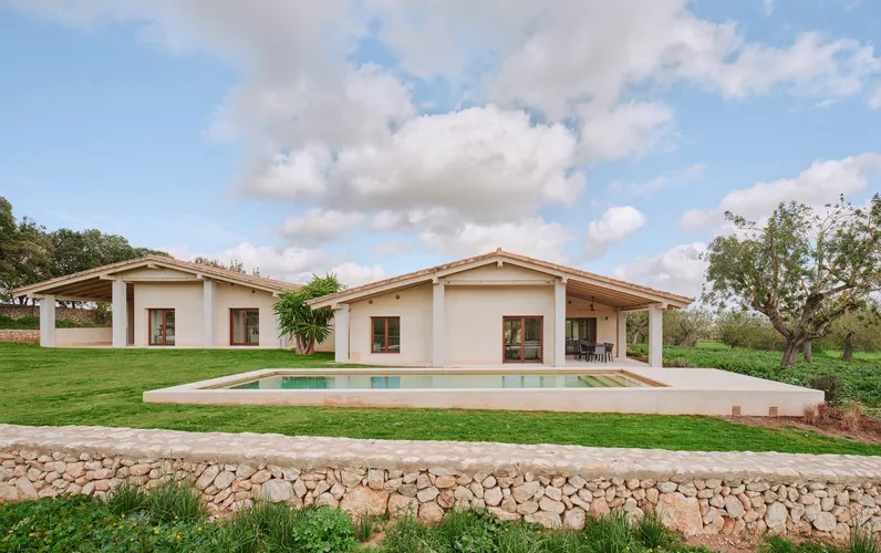 Prachtig huis met adembenemend uitzicht op de bergen en zwembad in Algaida