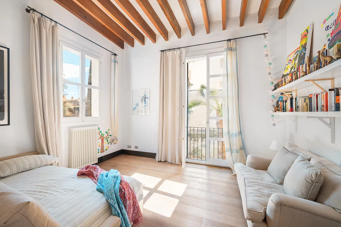 Unik juvel i den gamle bydel med have og pool i et roligt område-13