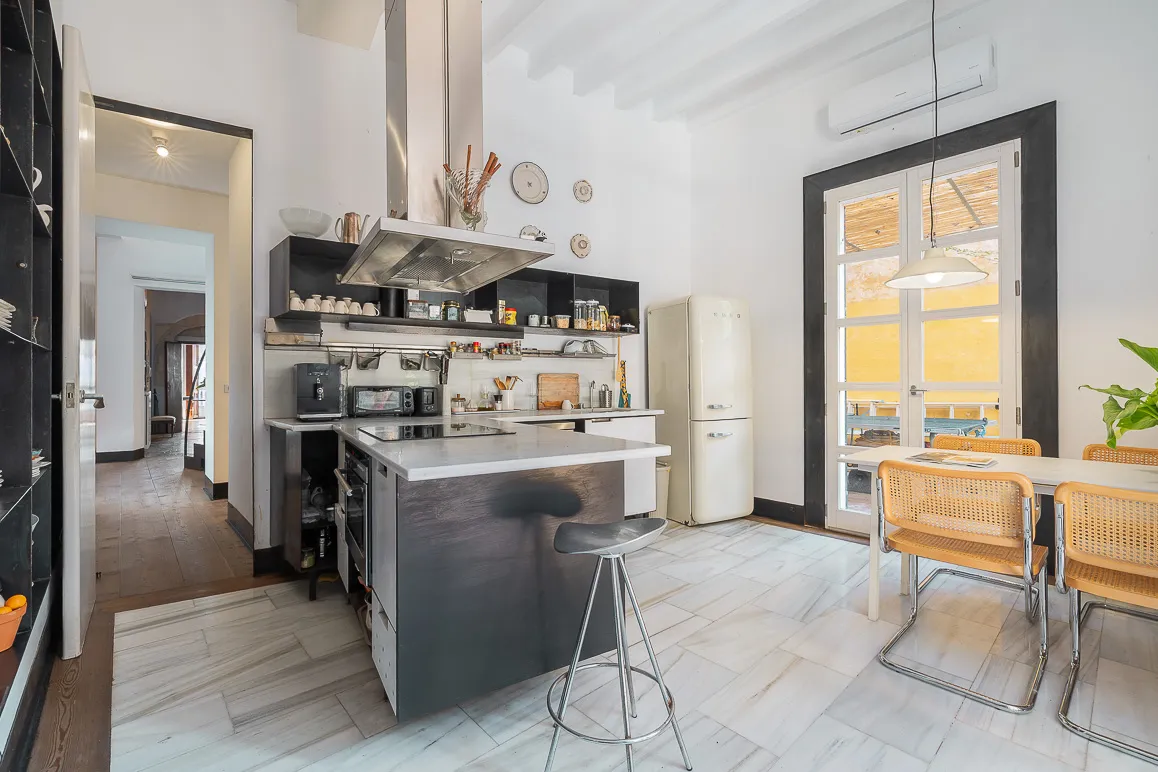 Unik juvel i den gamle bydel med have og pool i et roligt område-6