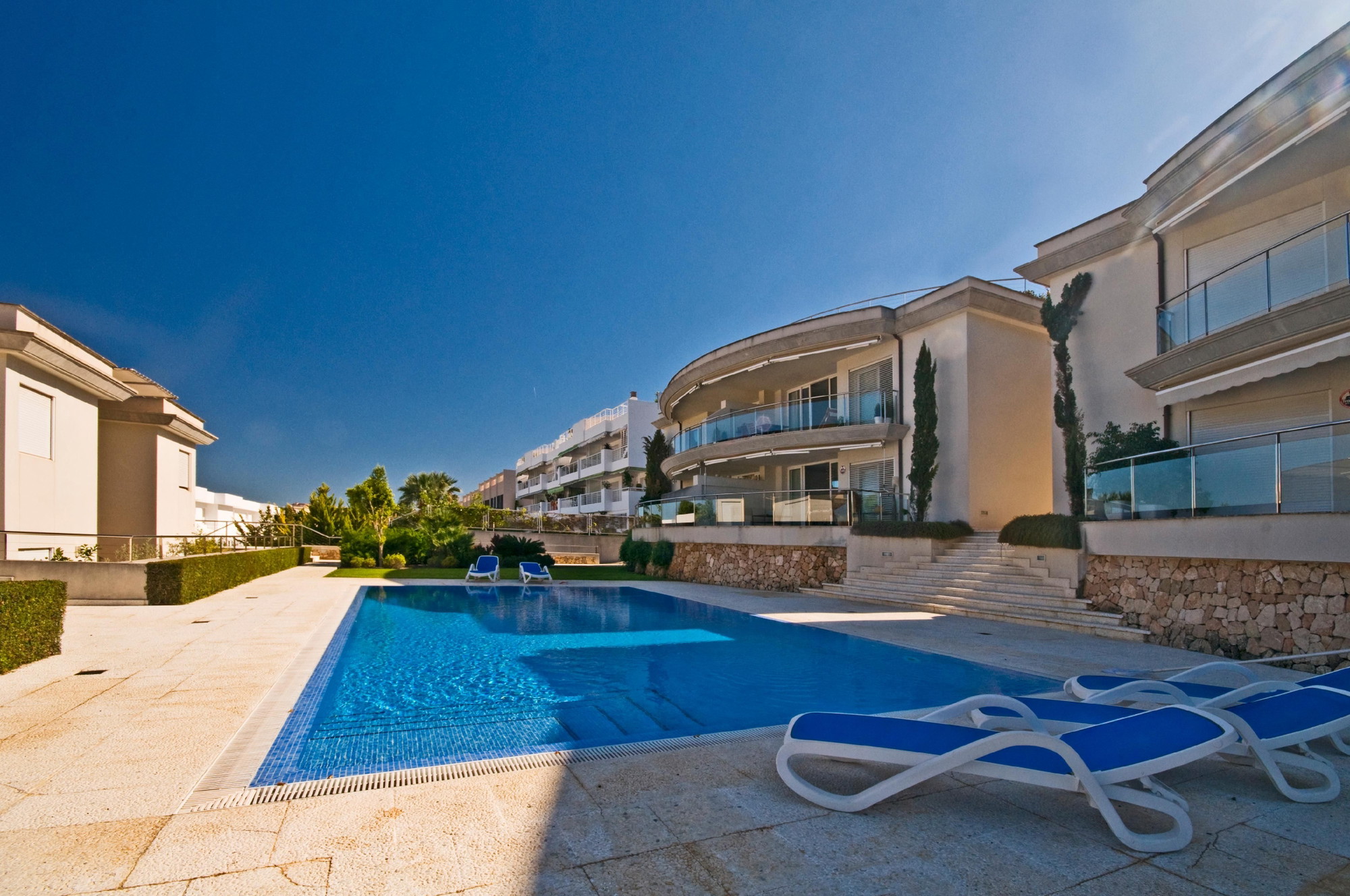 Beautiful ground-floor with direct access to the coast-13