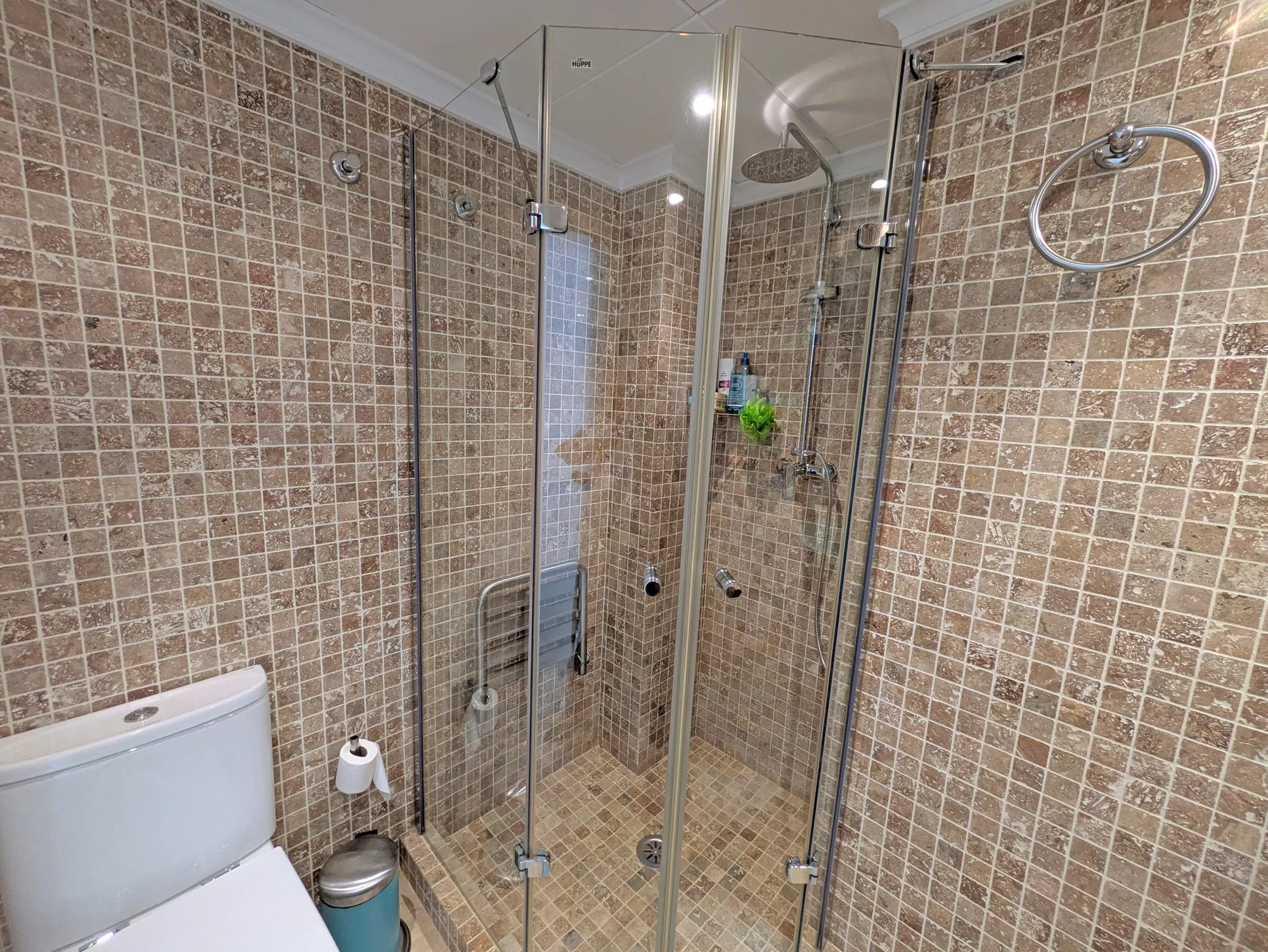 Beautiful ground-floor with direct access to the coast-9