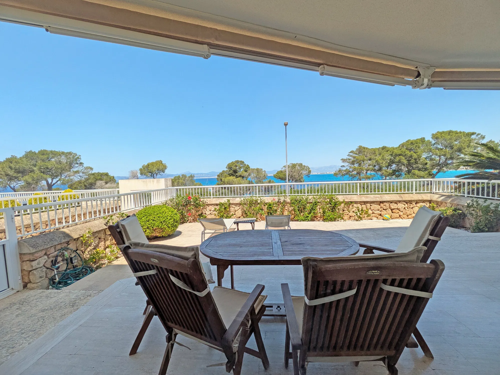 Beautiful ground-floor with direct access to the coast-2
