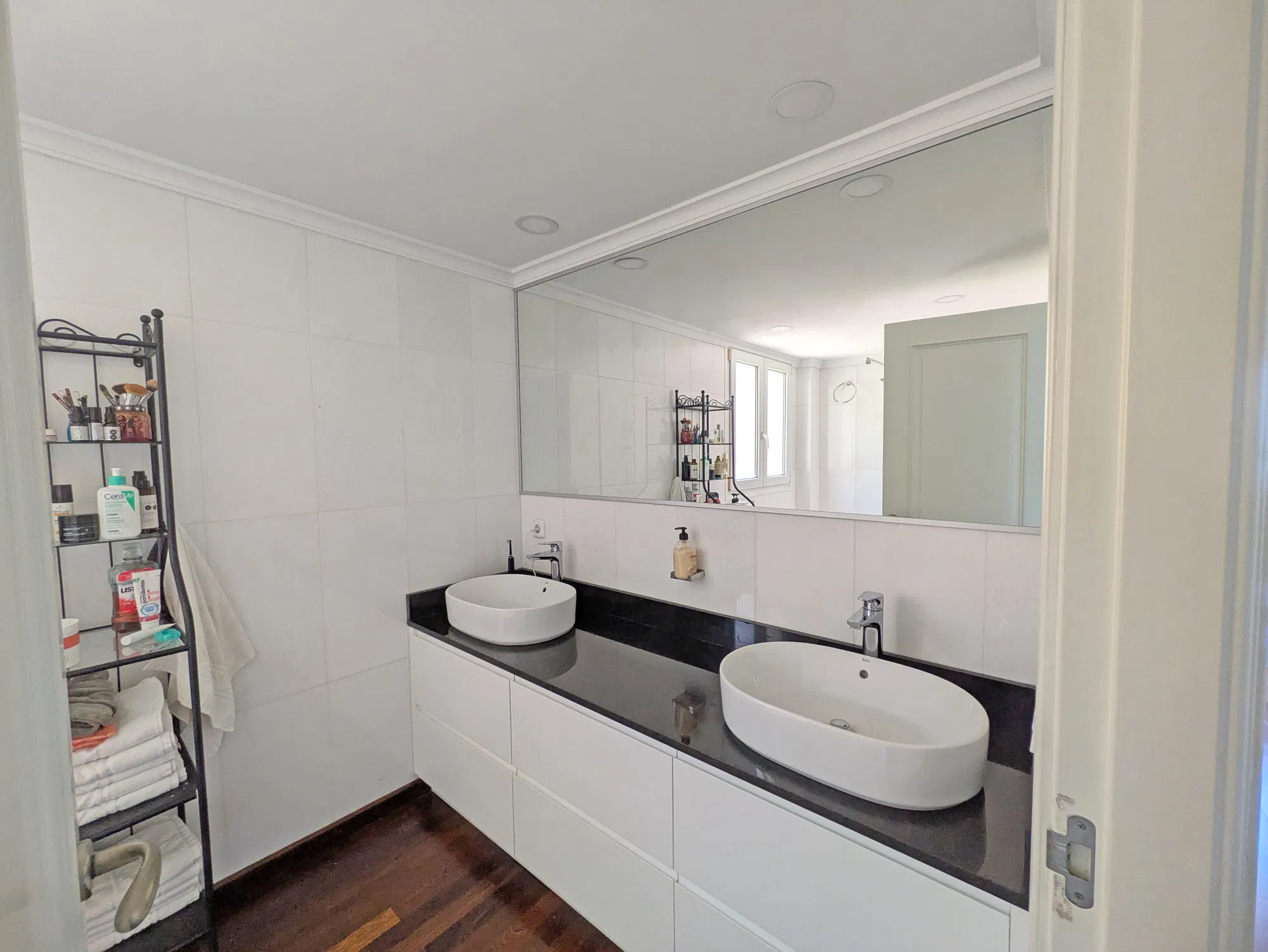 Beautiful ground-floor with direct access to the coast-8